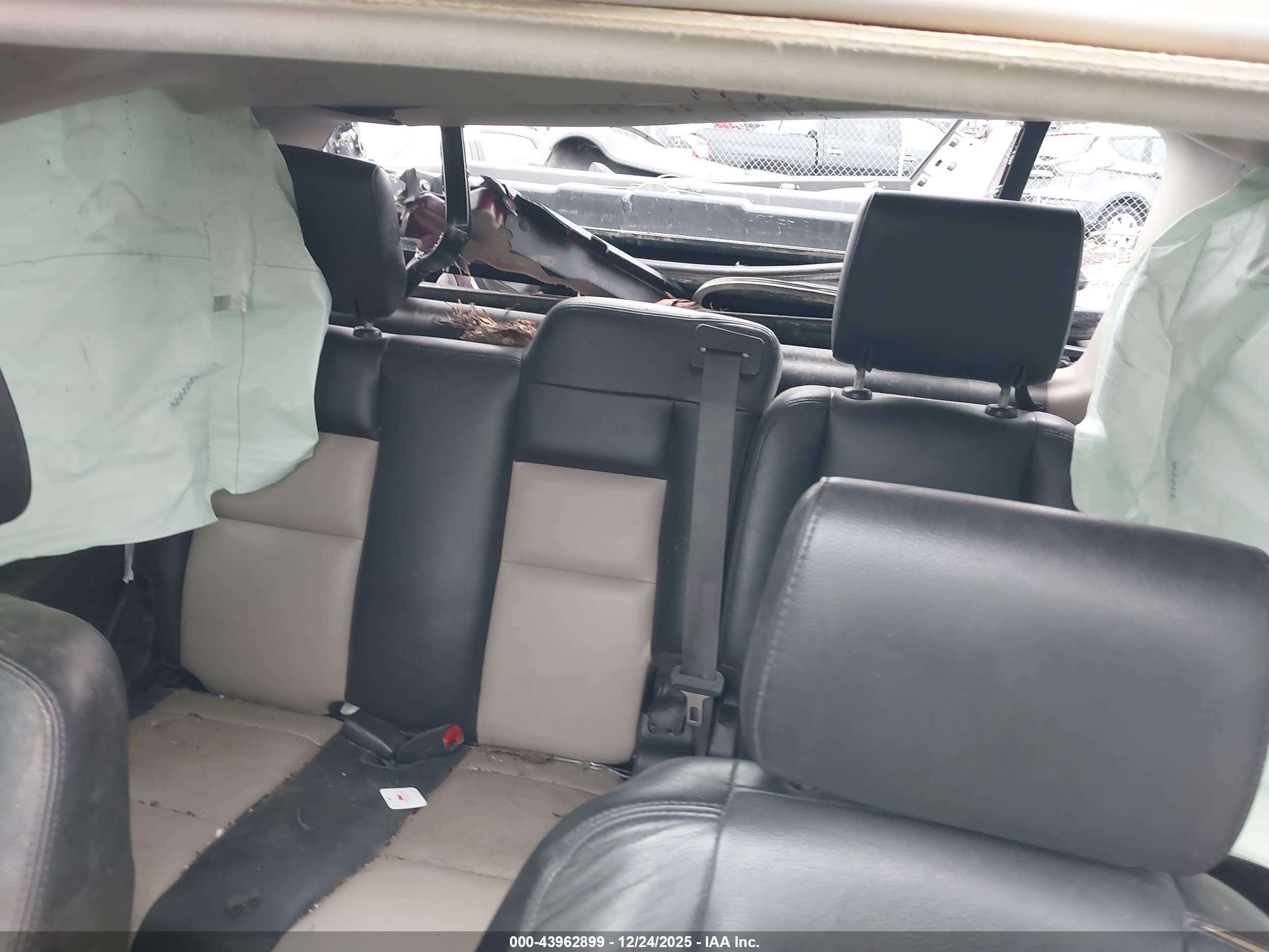 FORD EXPLORER image 8