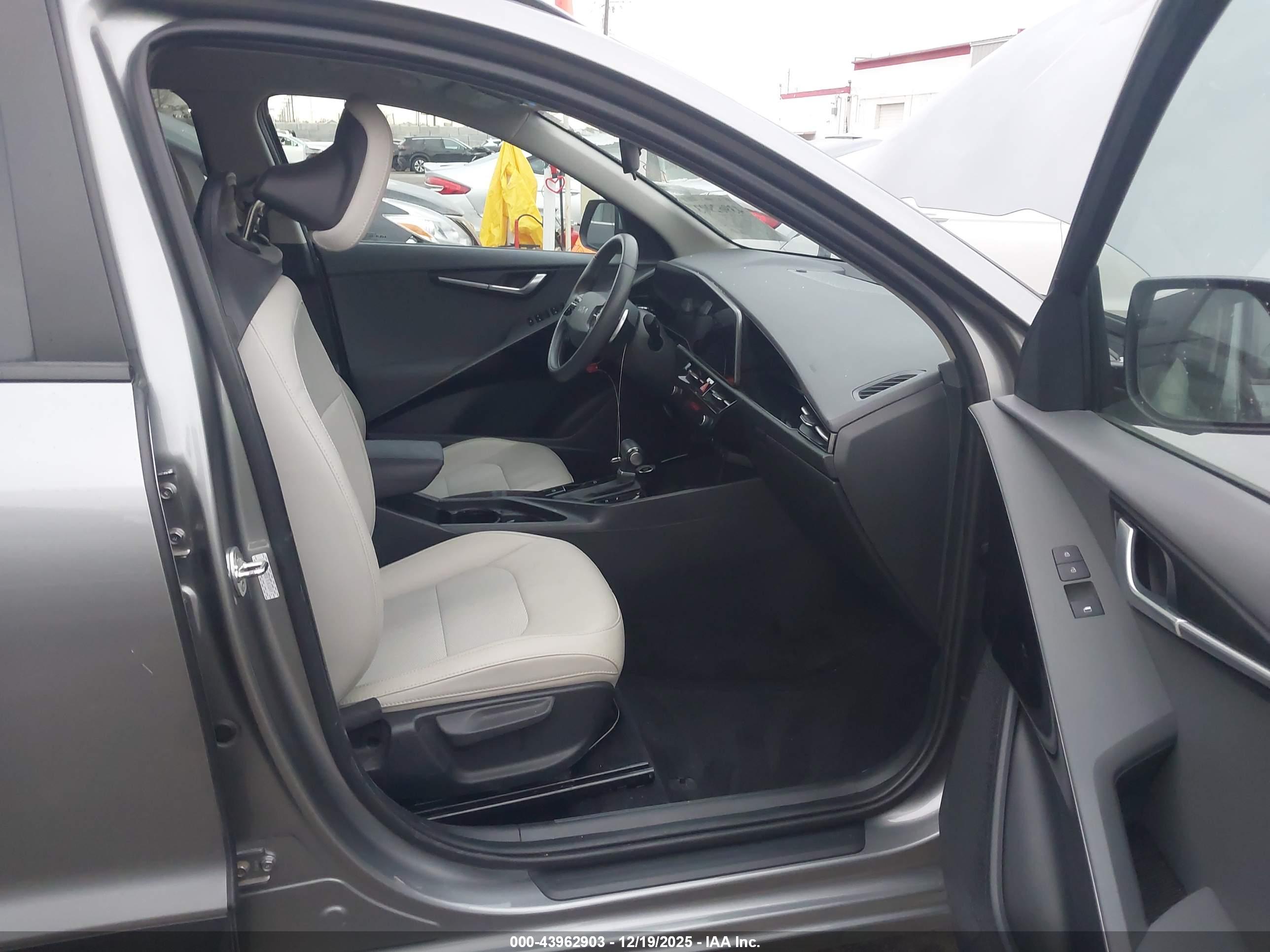 KIA NIRO image 5