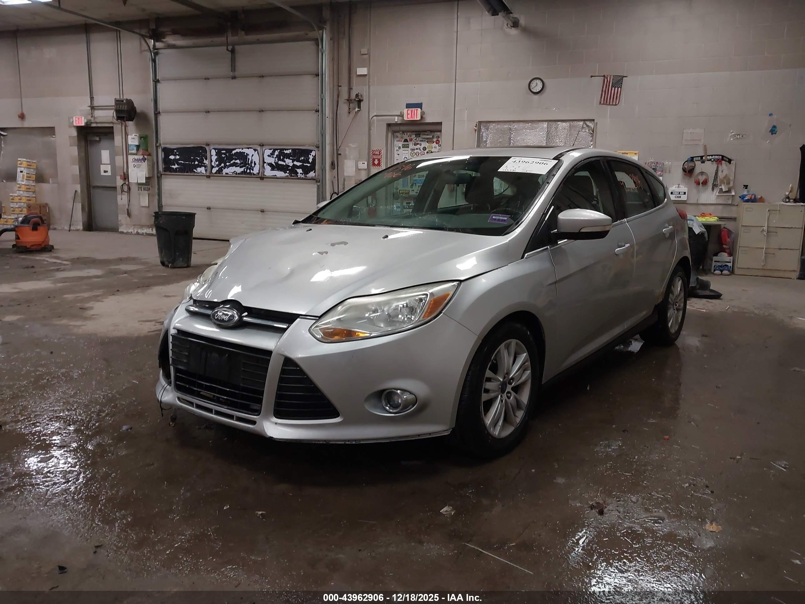FORD FOCUS image 2