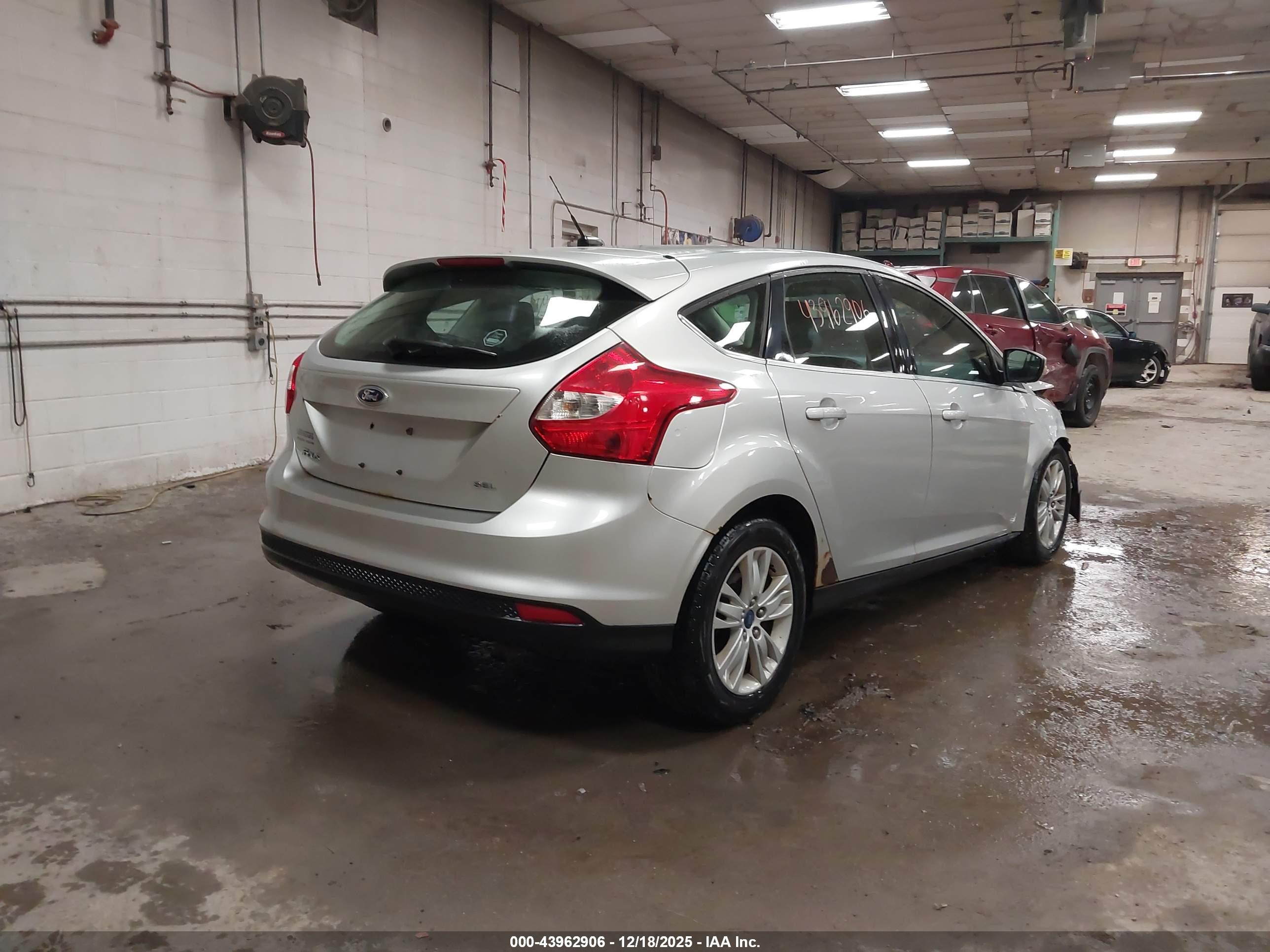 FORD FOCUS image 4