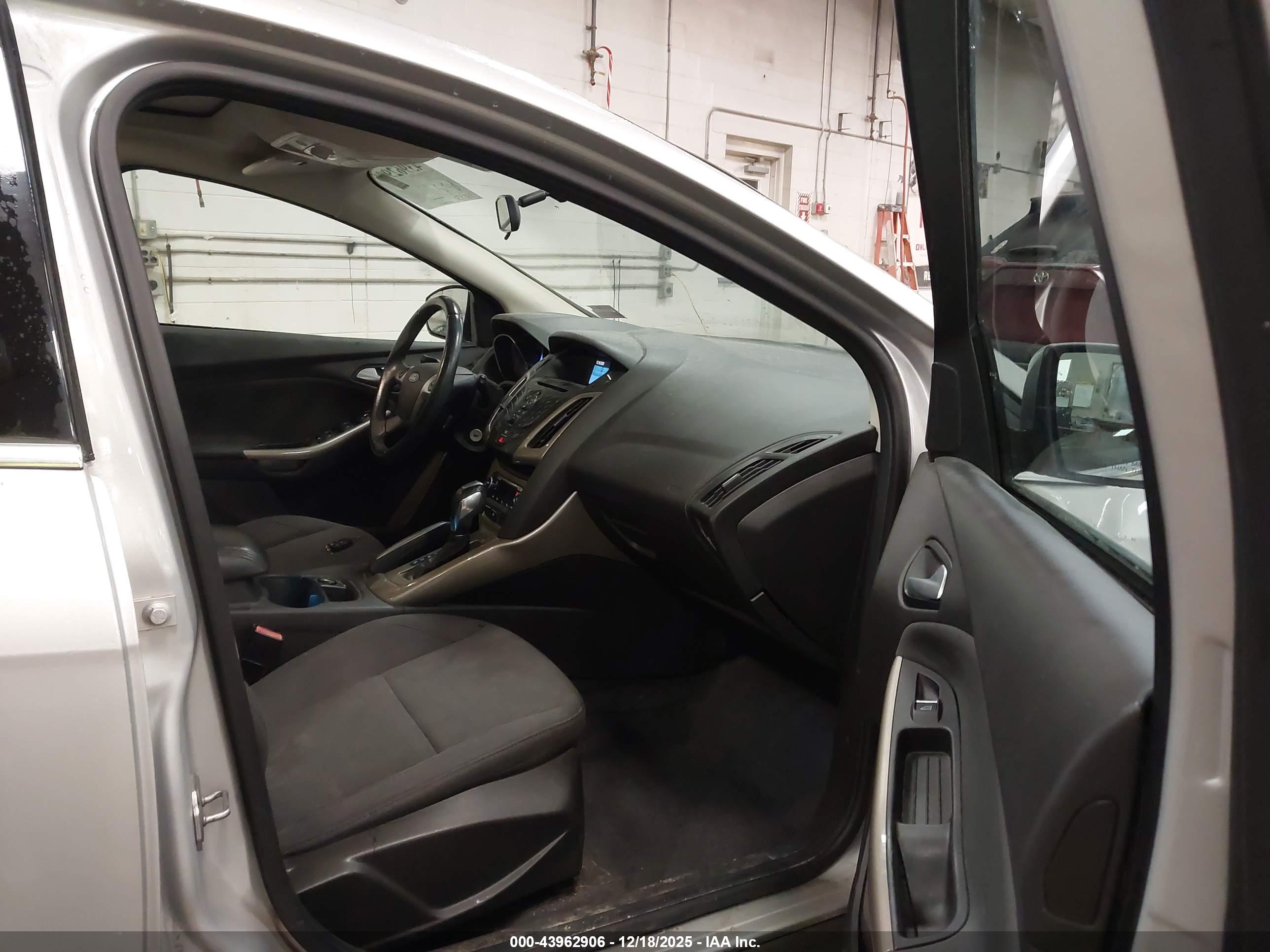 FORD FOCUS image 5