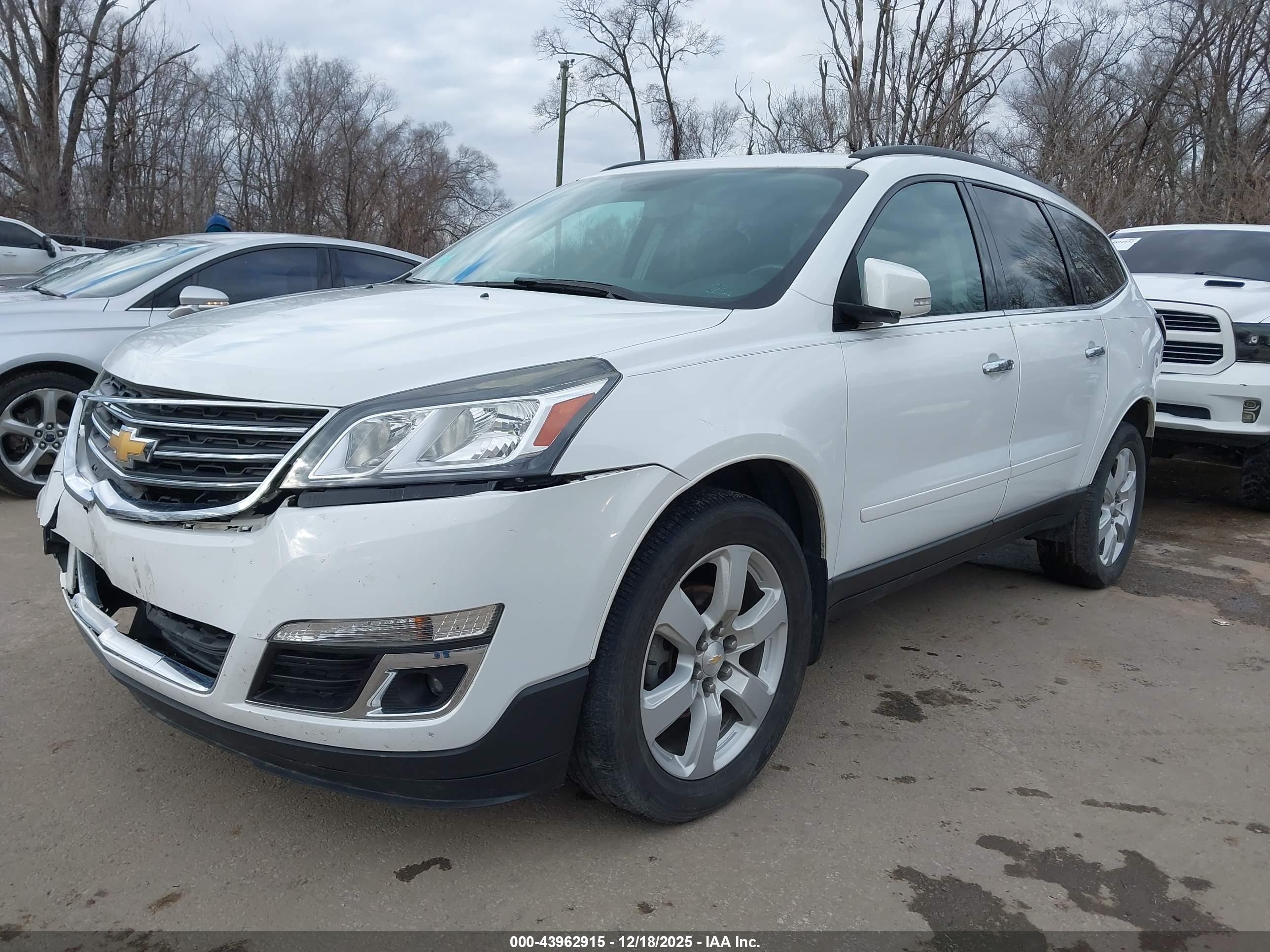 CHEVROLET TRAVERSE image 2
