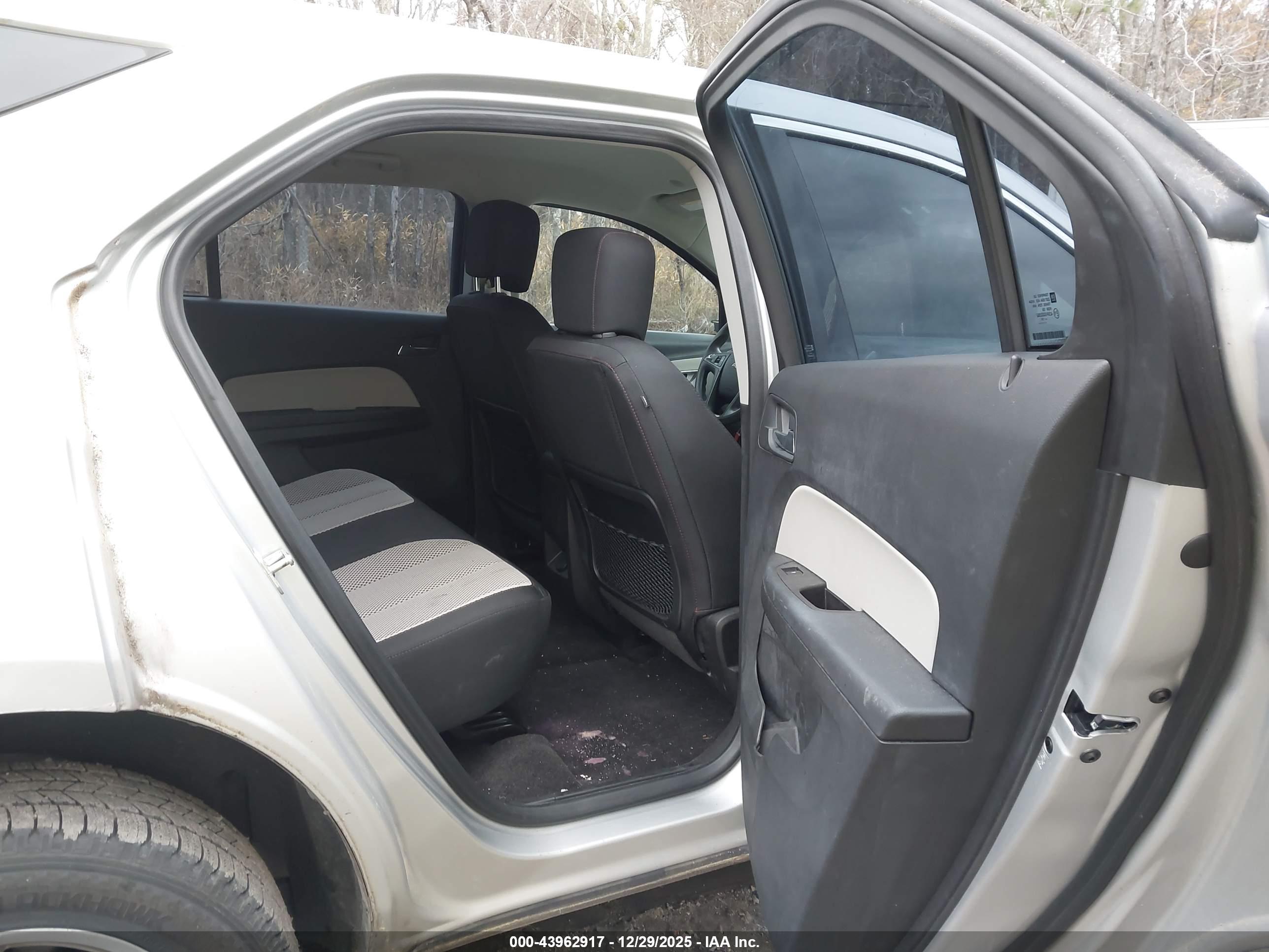 CHEVROLET EQUINOX image 8