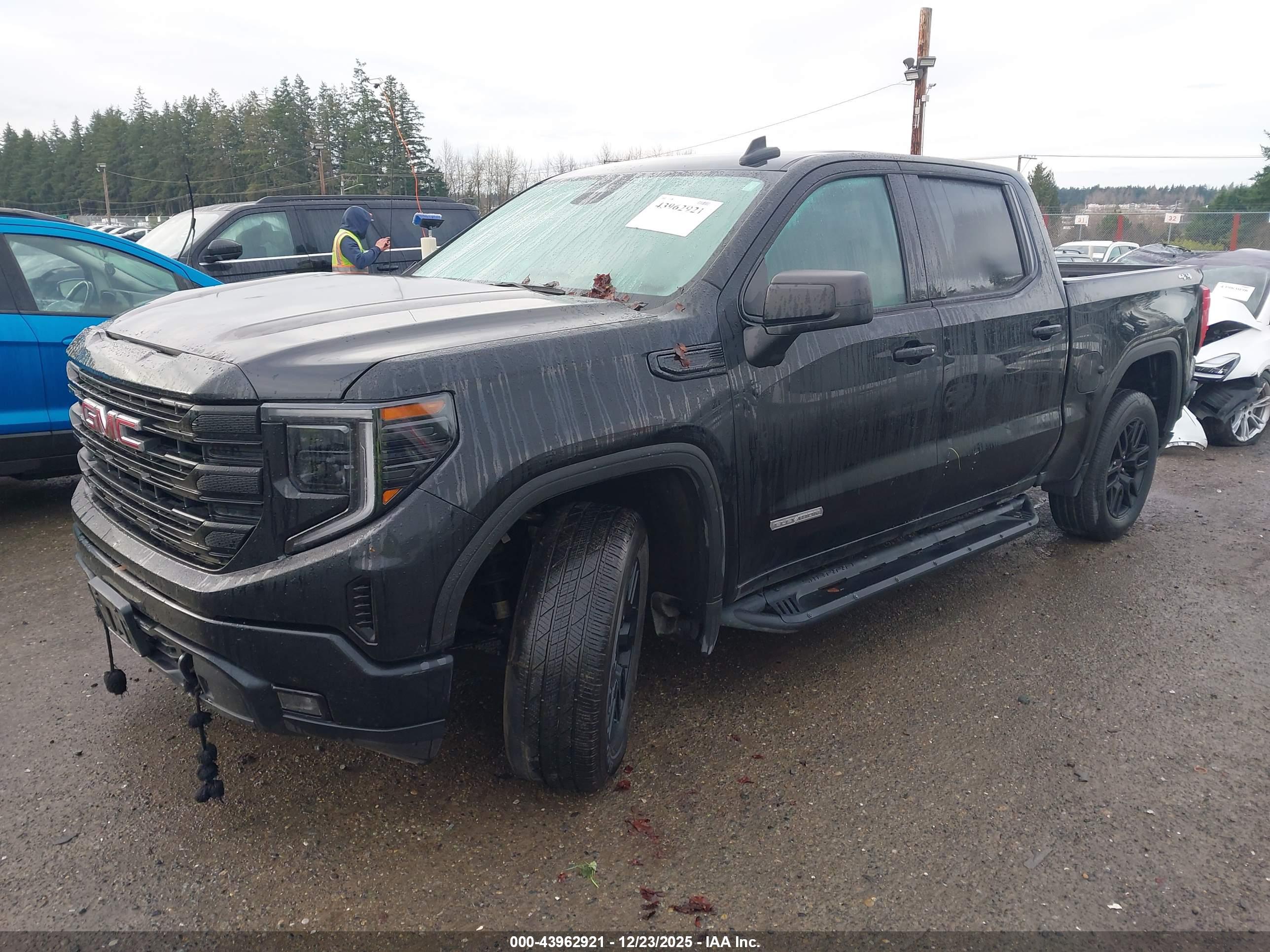 GMC SIERRA image 2