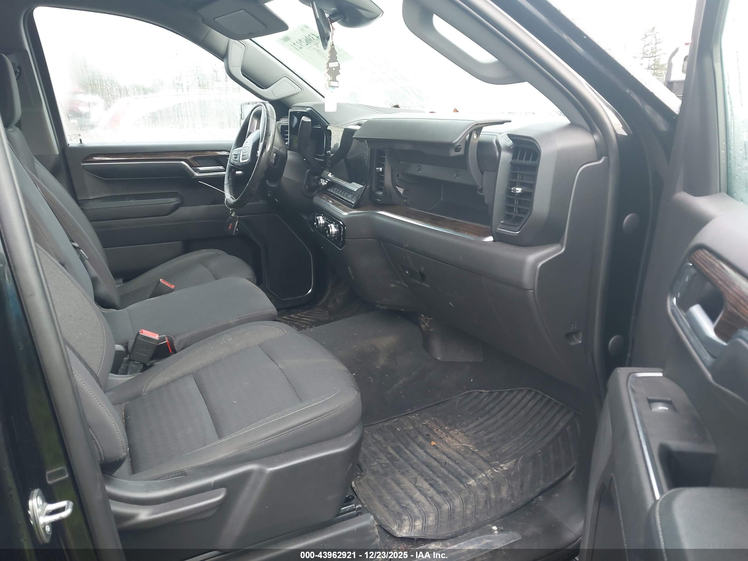 GMC SIERRA image 5