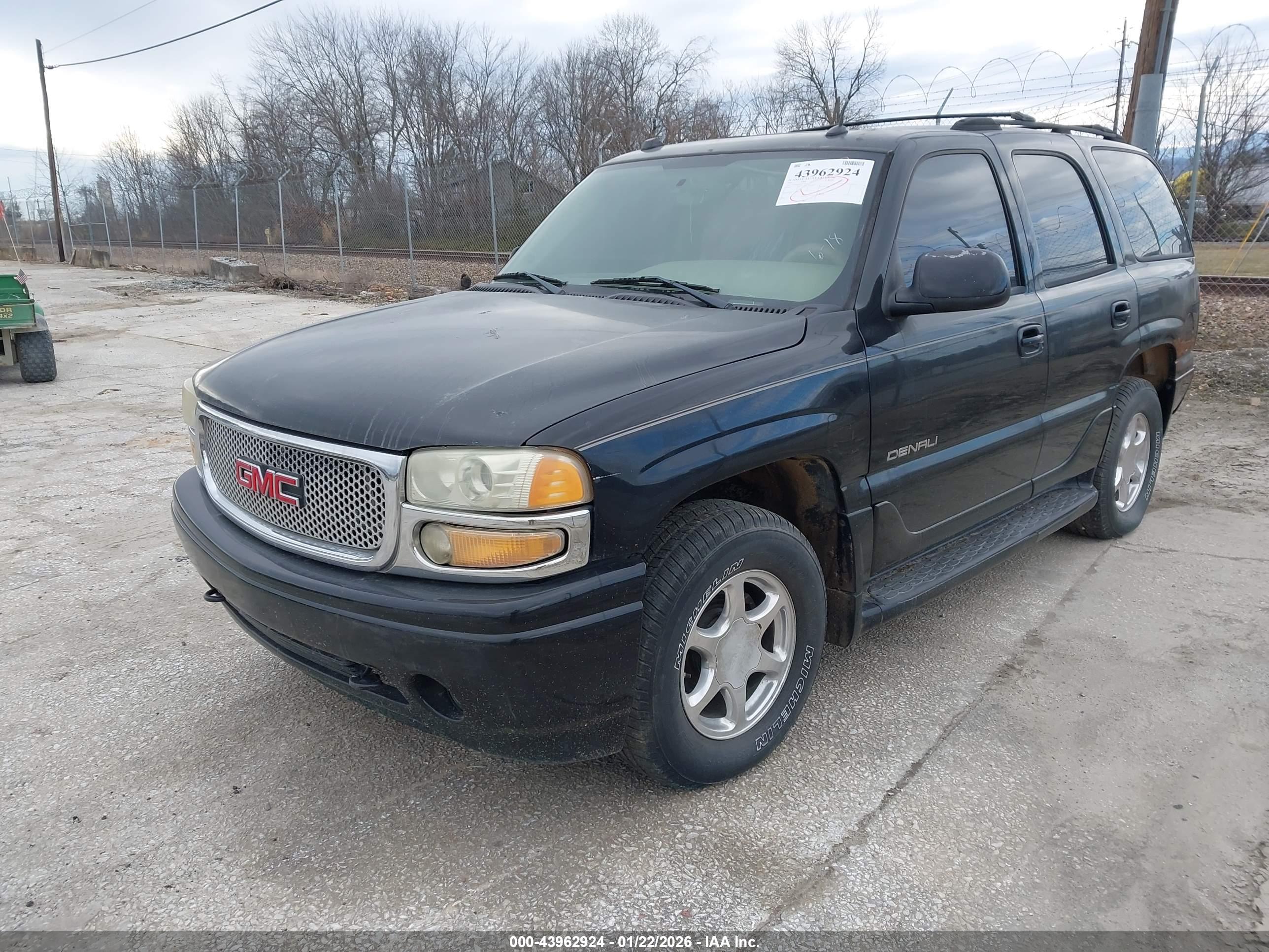 GMC YUKON image 2