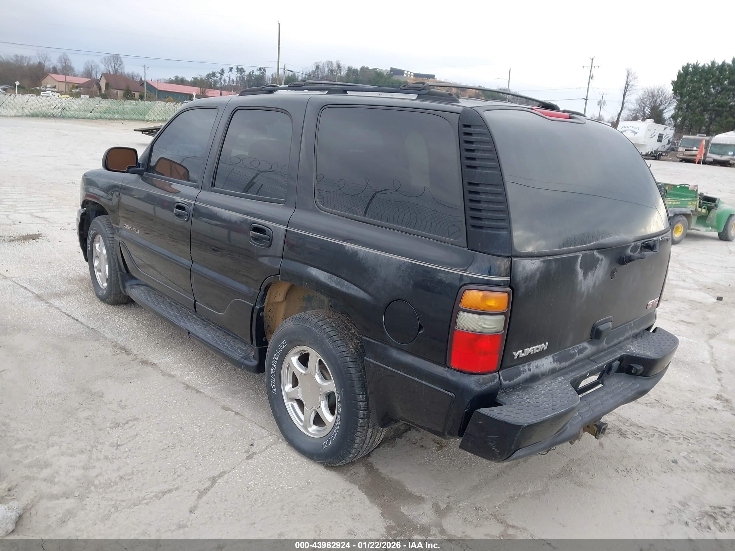 GMC YUKON image 3