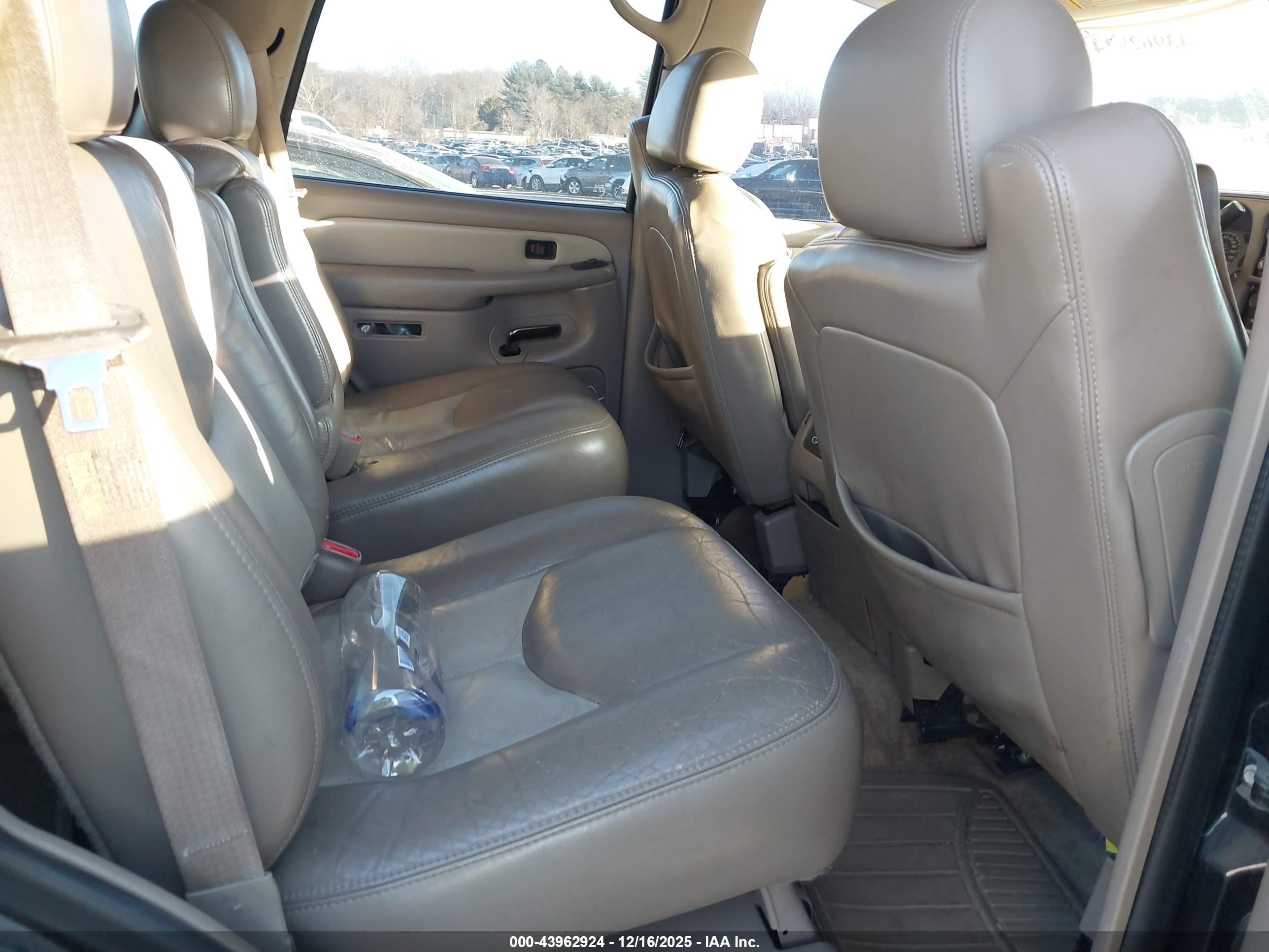 GMC YUKON image 8