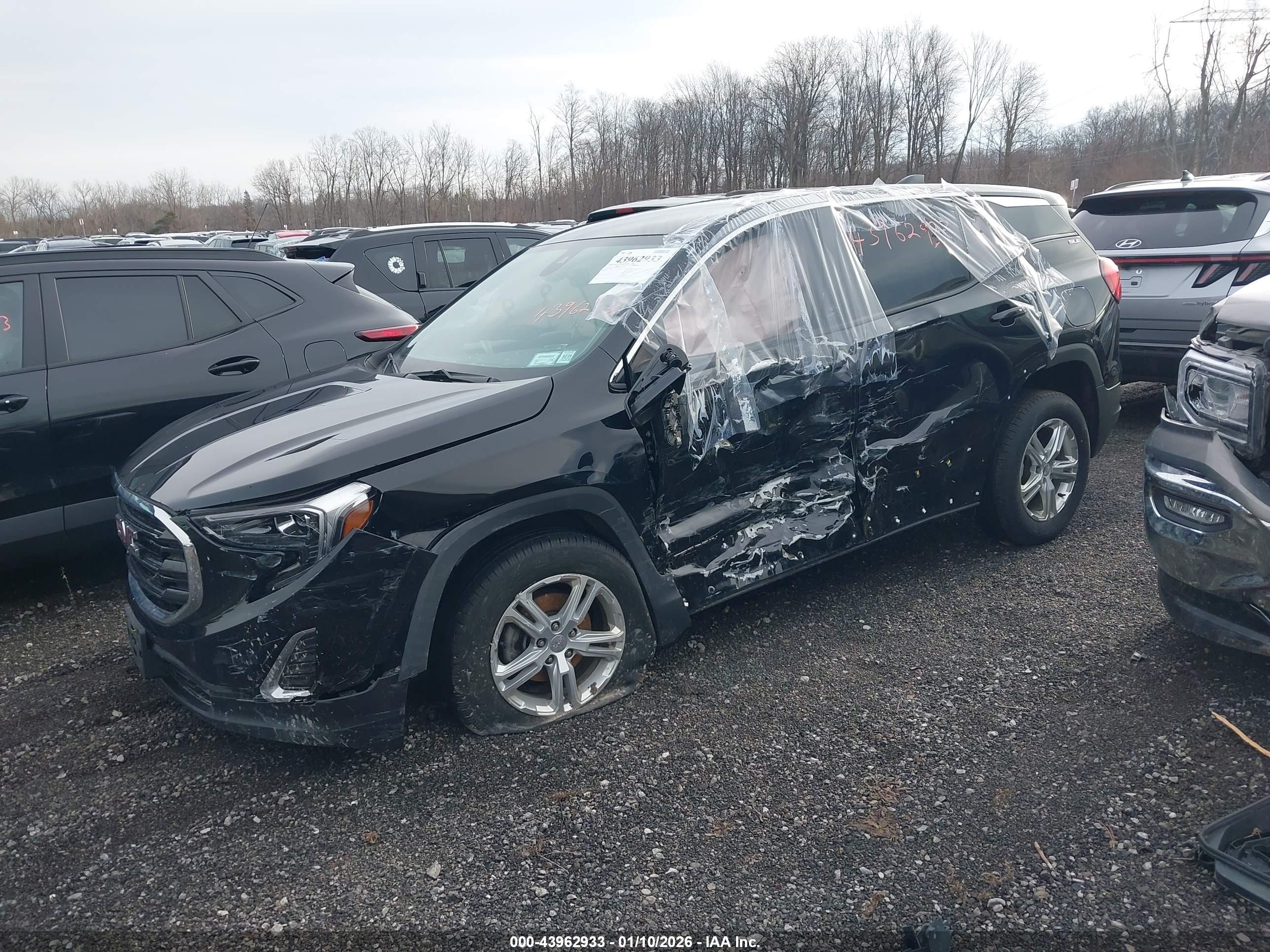 GMC TERRAIN image 2