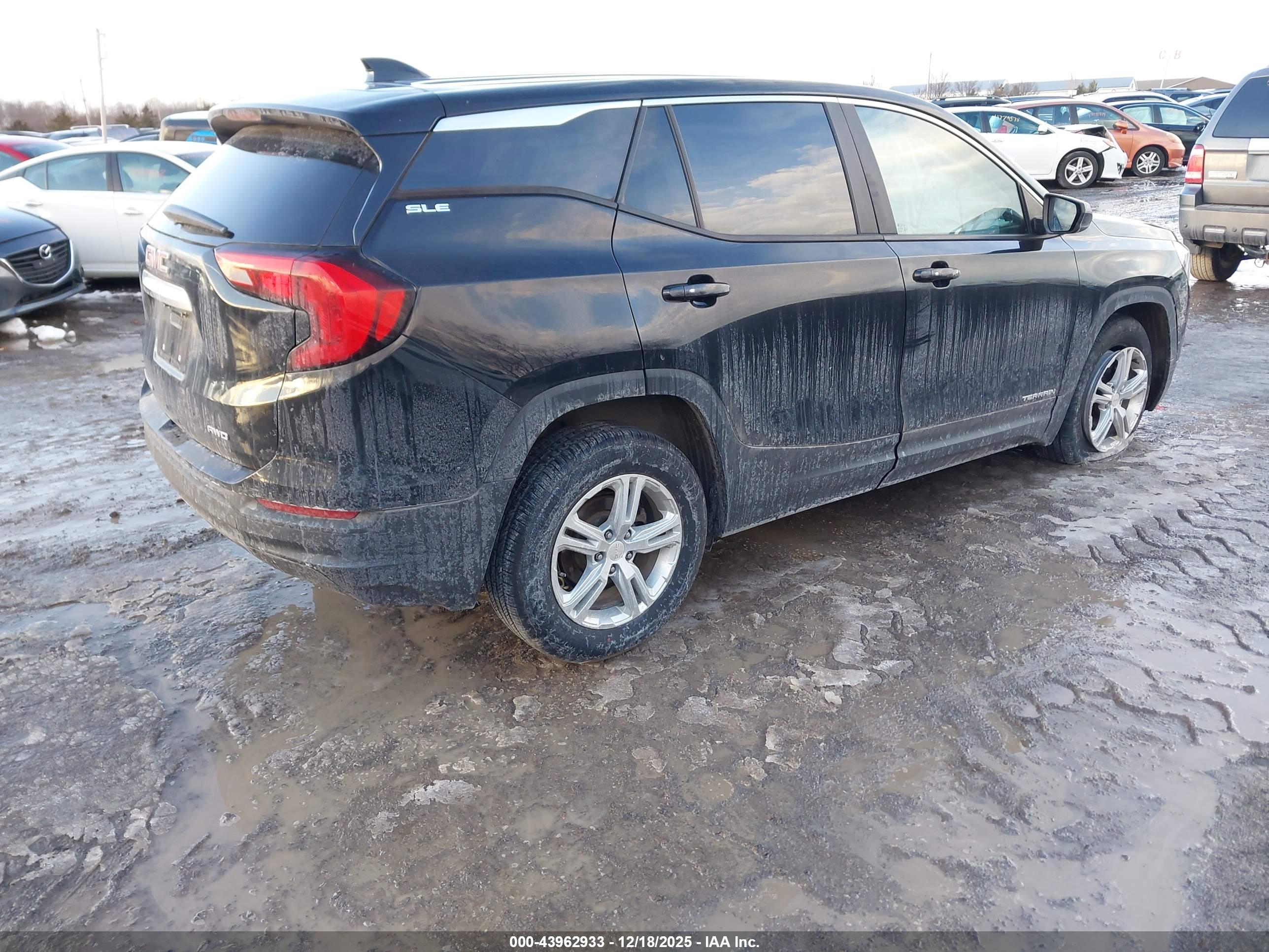 GMC TERRAIN image 4