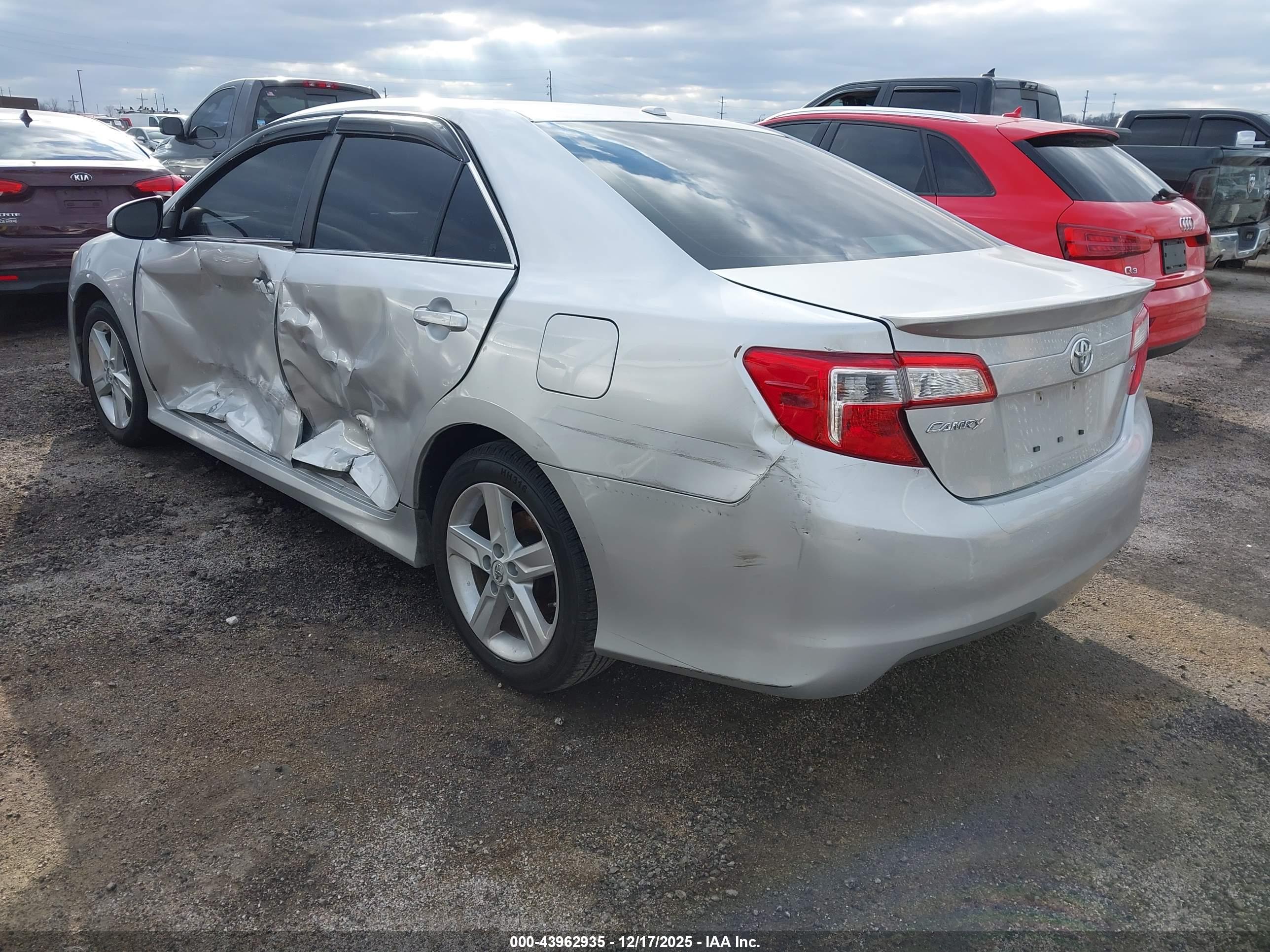 TOYOTA CAMRY image 3