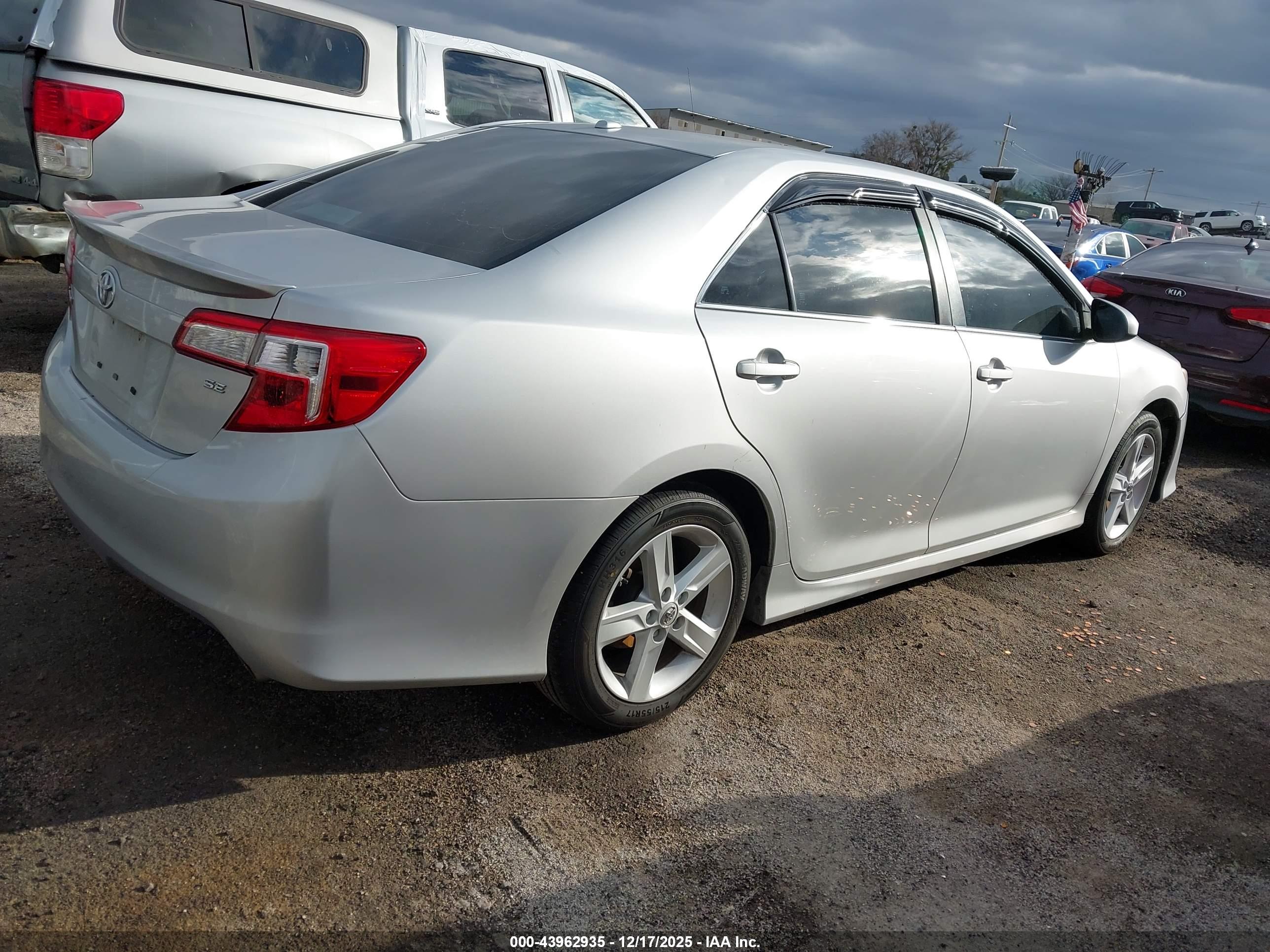TOYOTA CAMRY image 4