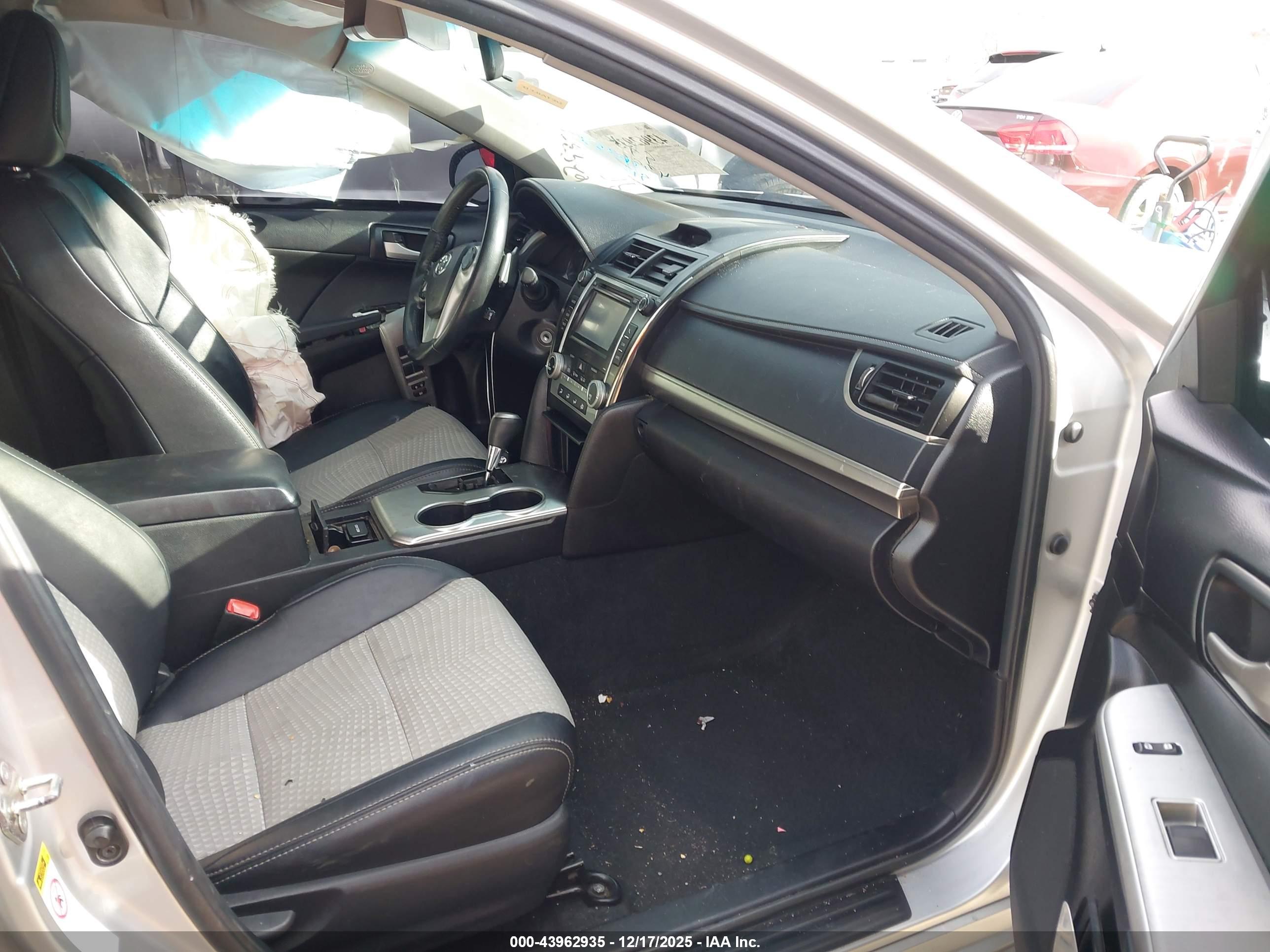 TOYOTA CAMRY image 5