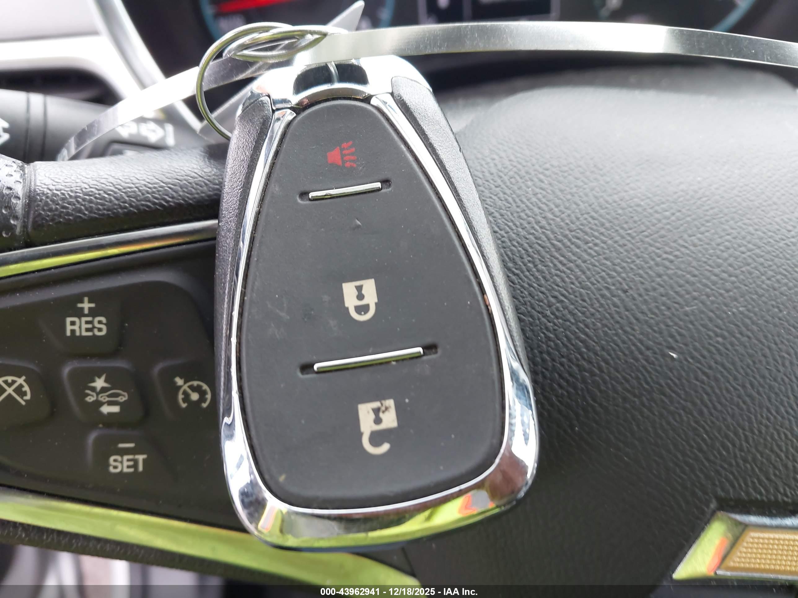 CHEVROLET EQUINOX image 11
