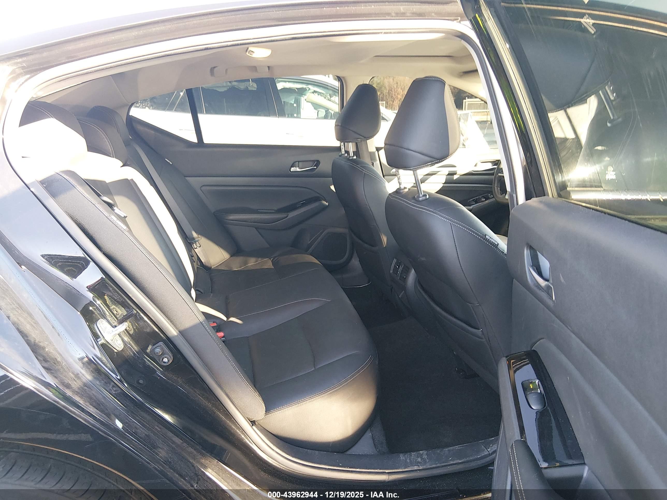 NISSAN ALTIMA image 8