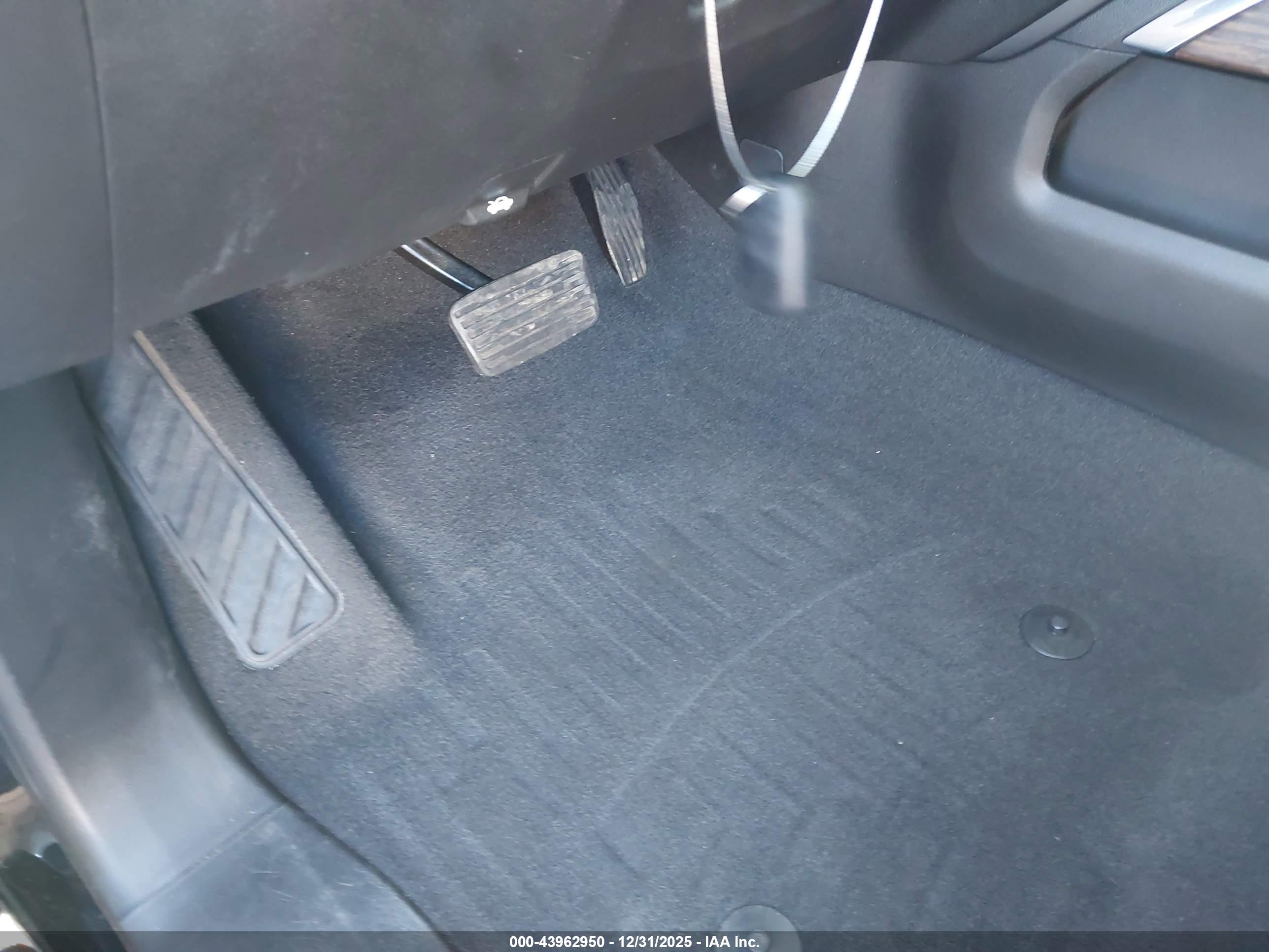 CHEVROLET SILVERADO image 11