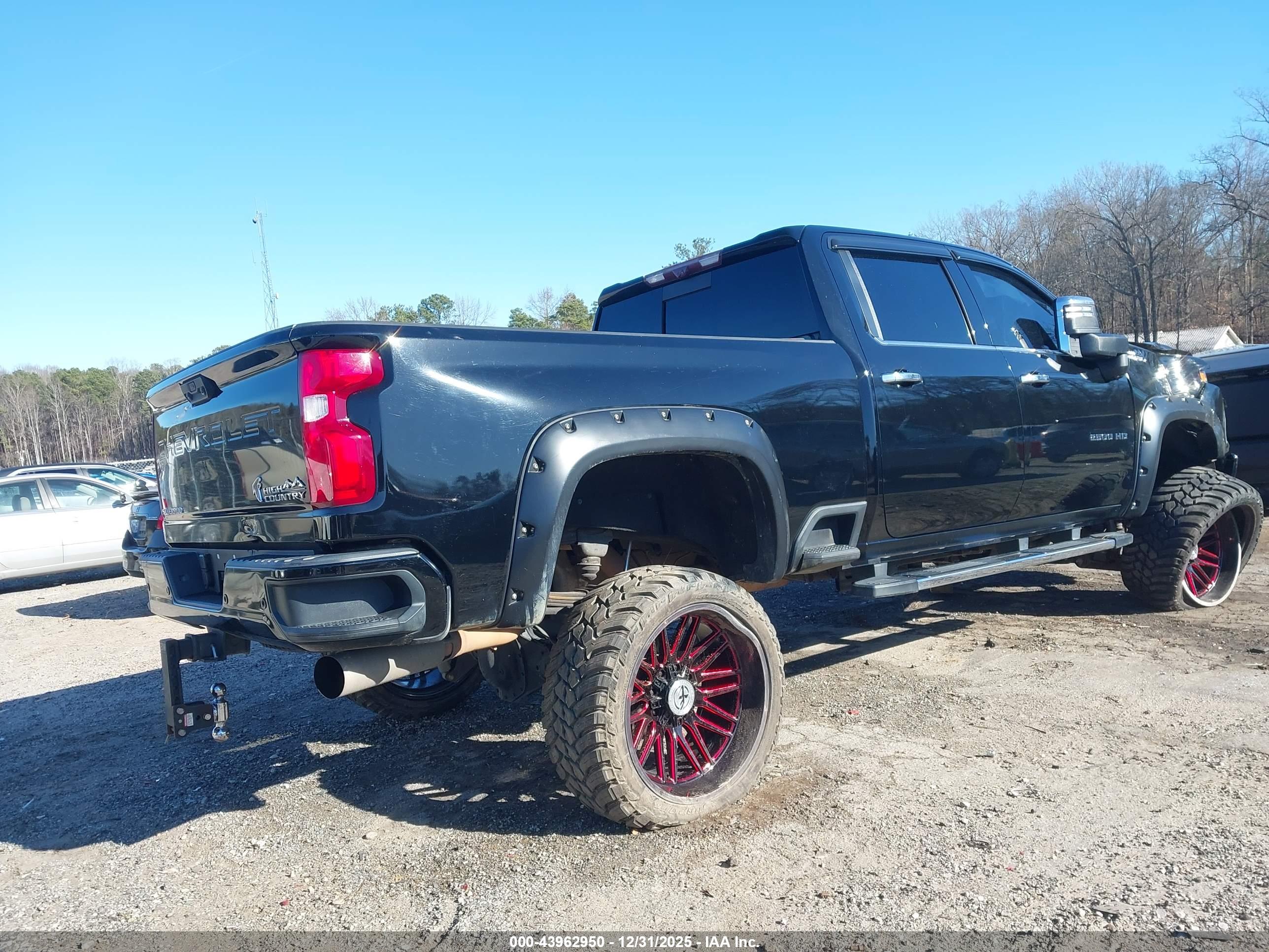 CHEVROLET SILVERADO image 4