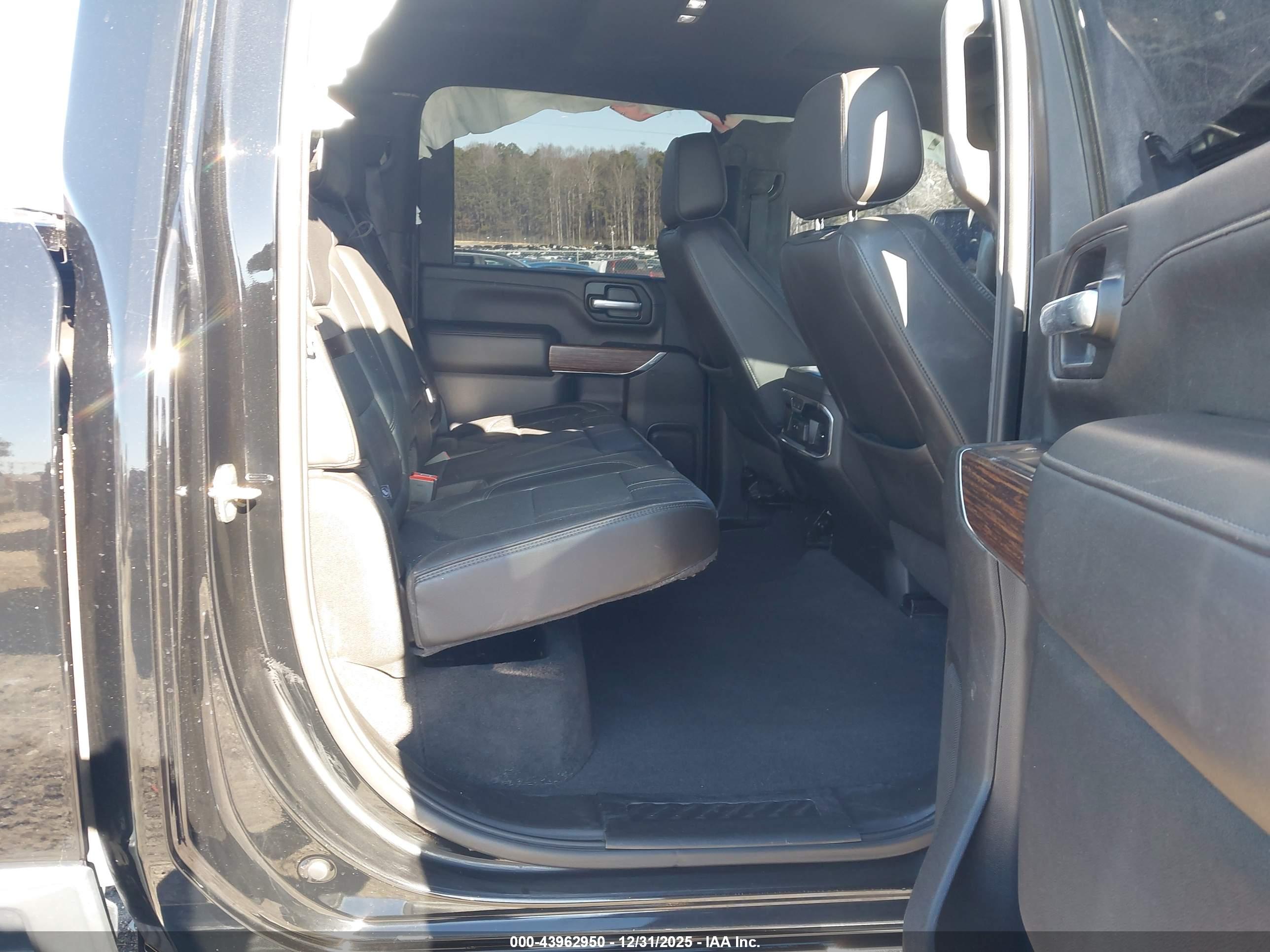 CHEVROLET SILVERADO image 8