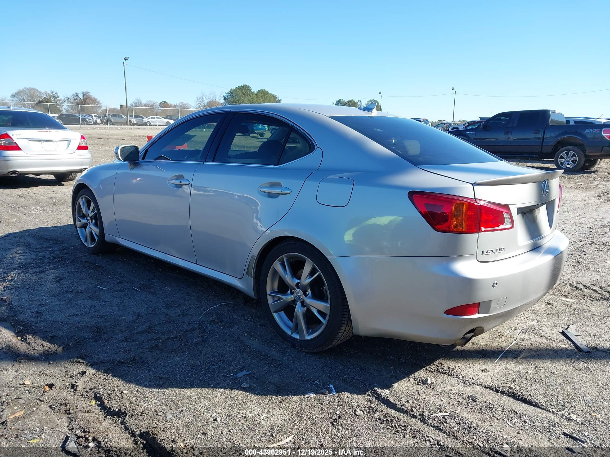 LEXUS IS image 3