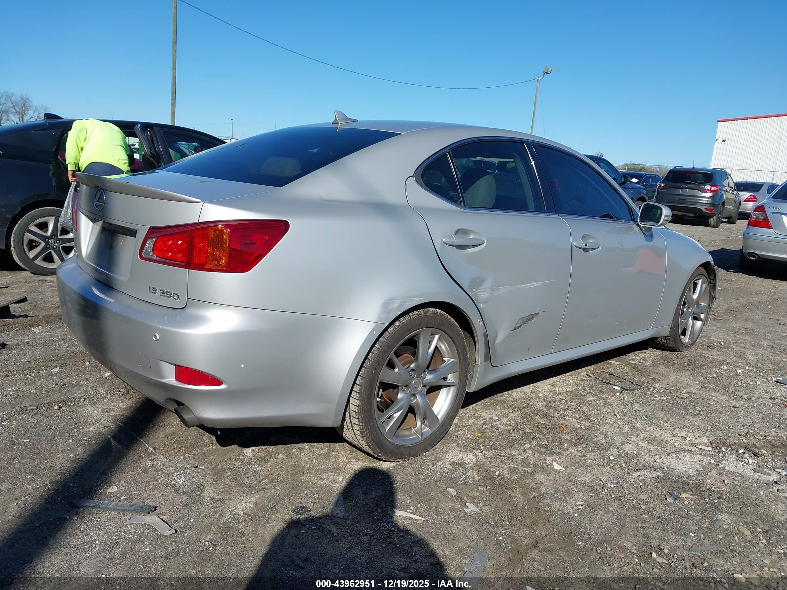LEXUS IS image 4