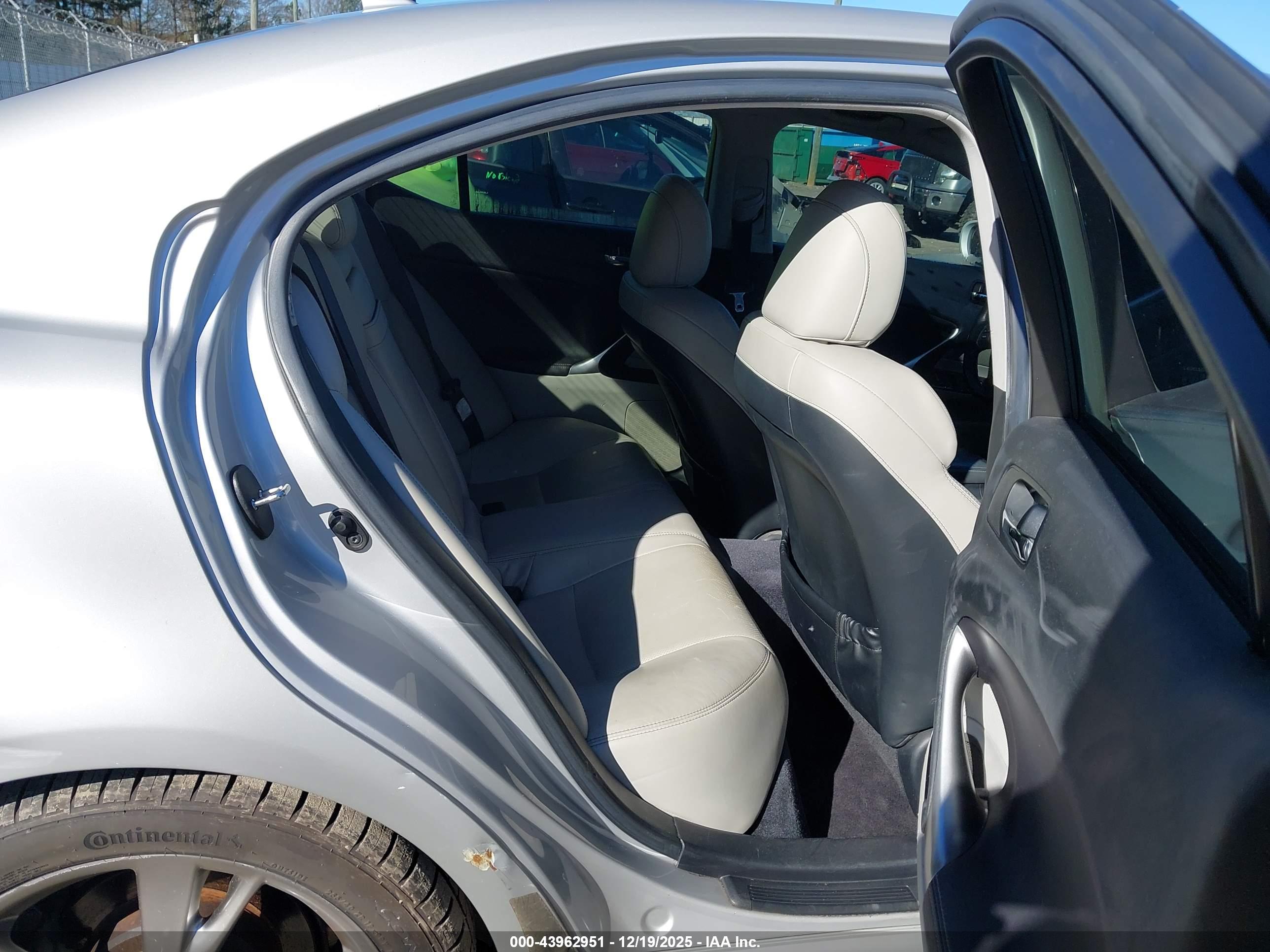 LEXUS IS image 8