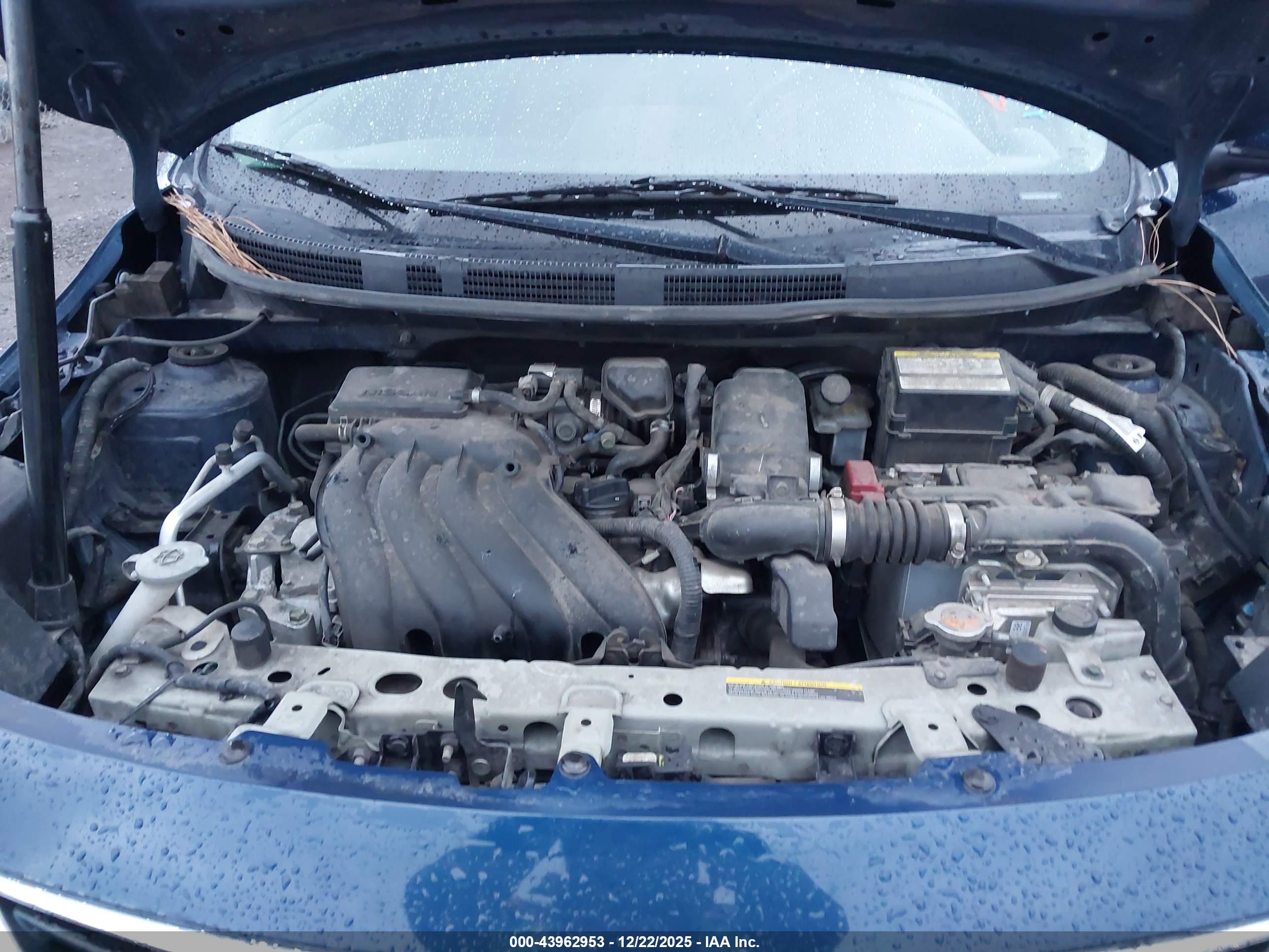 NISSAN VERSA image 10
