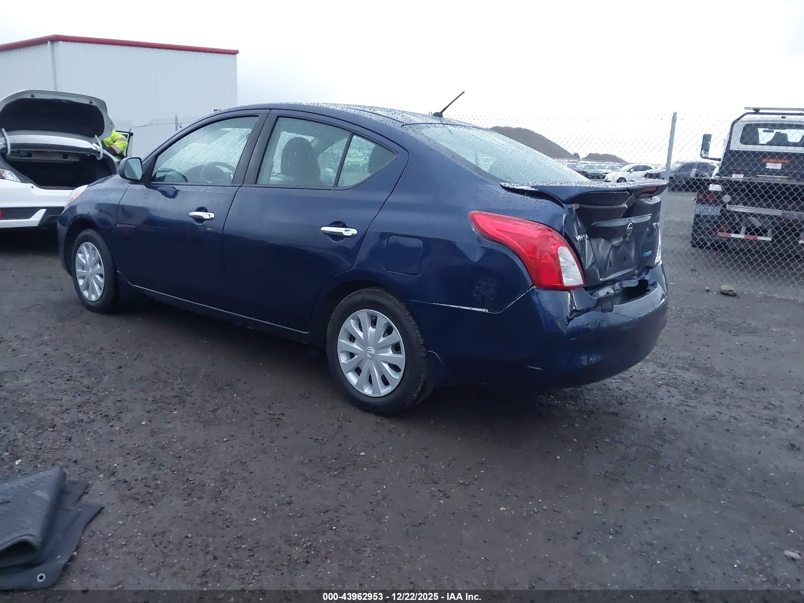 NISSAN VERSA image 3