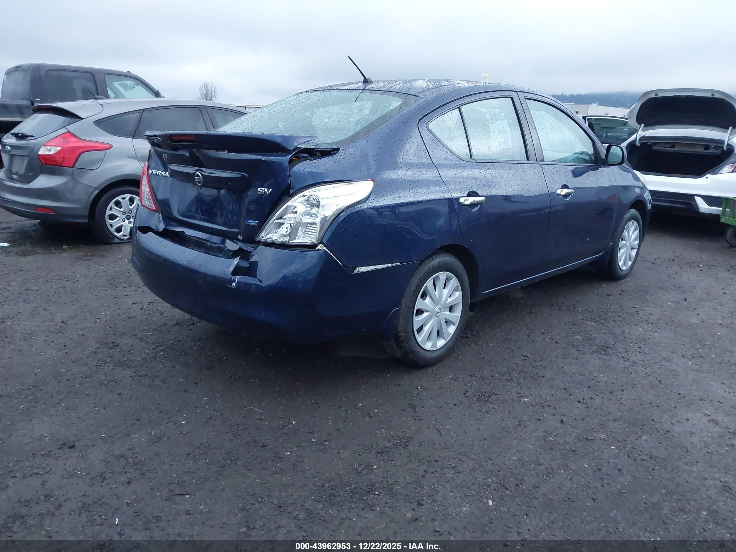 NISSAN VERSA image 4
