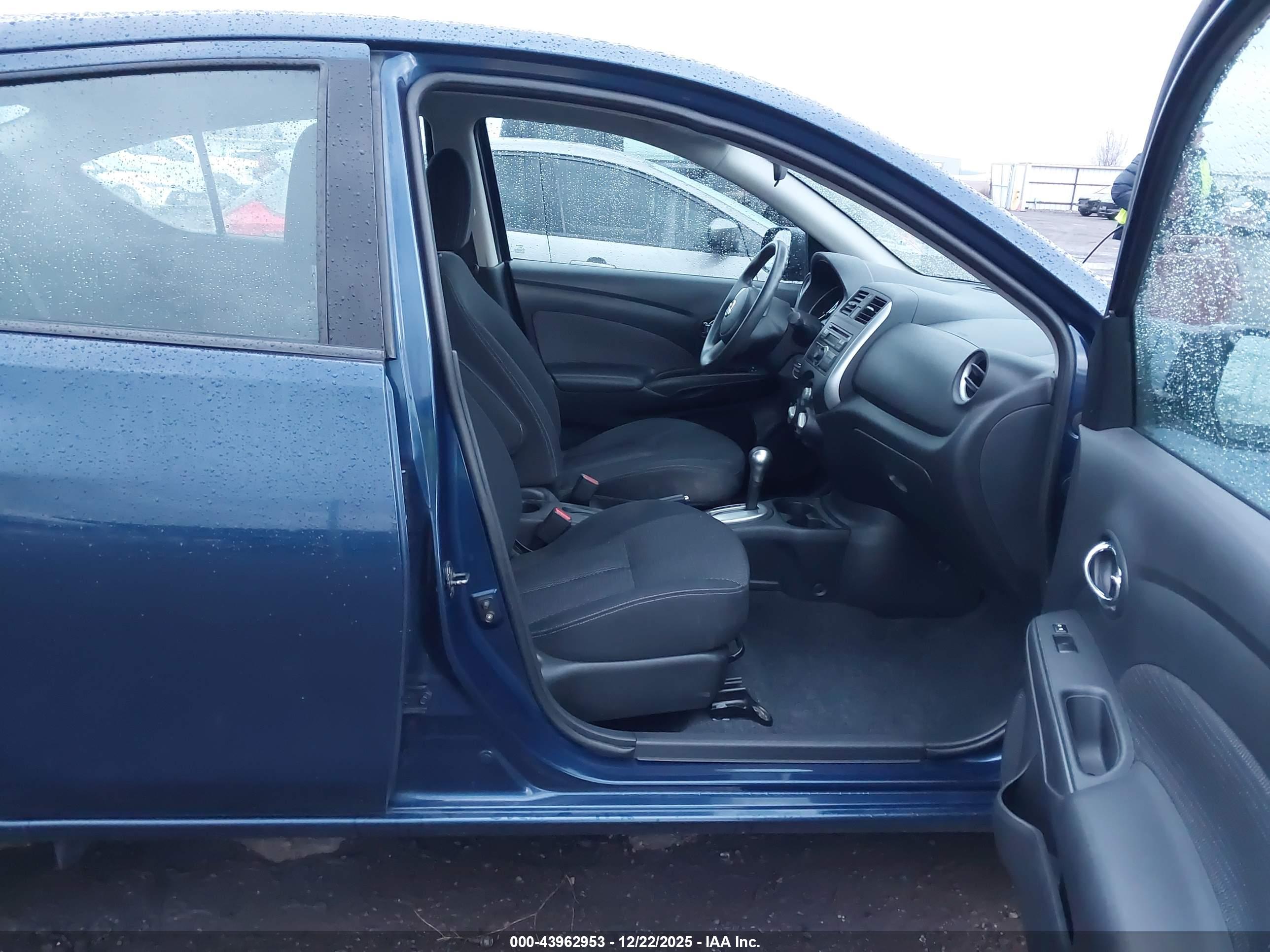 NISSAN VERSA image 5