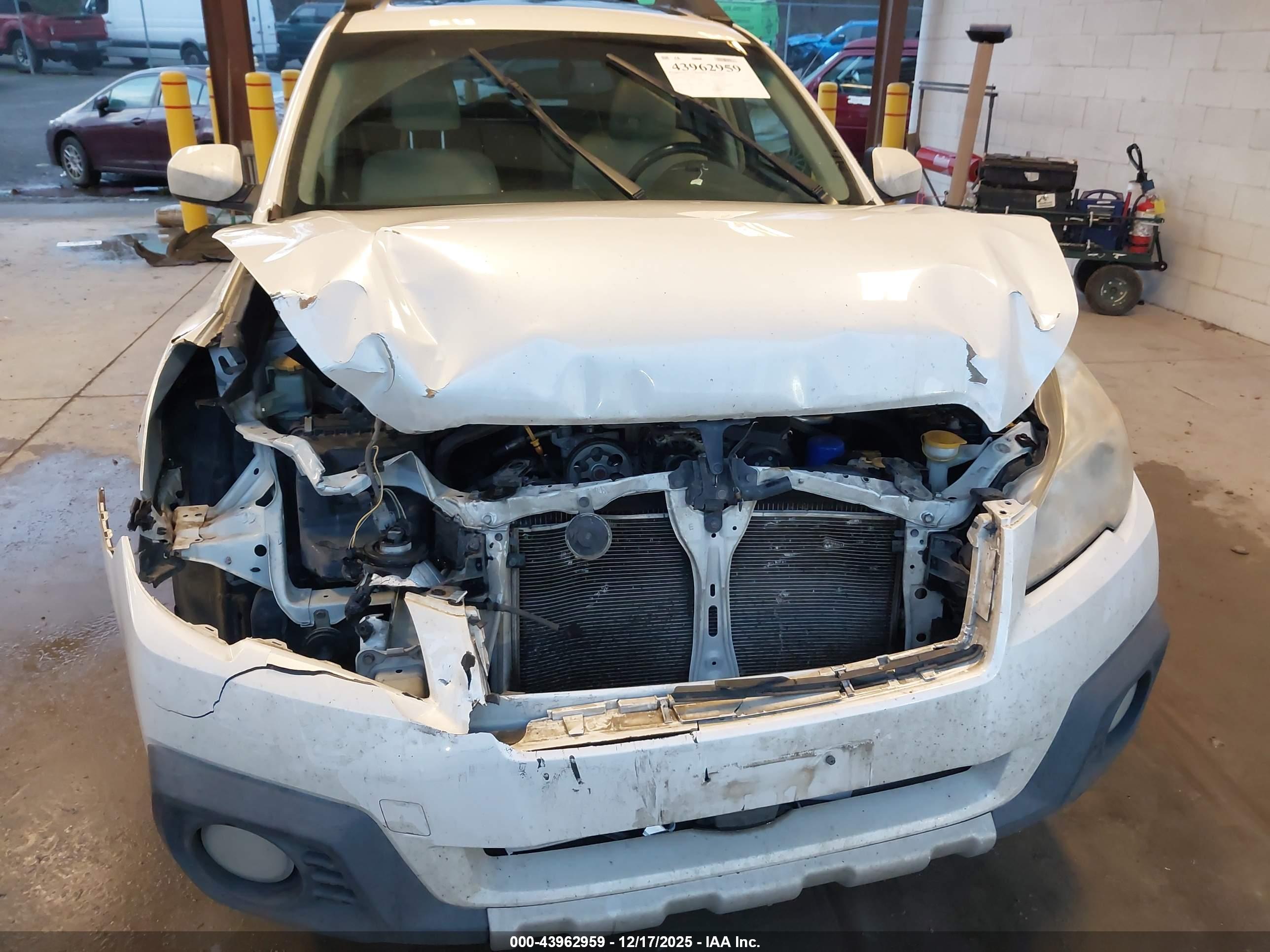 SUBARU OUTBACK image 6