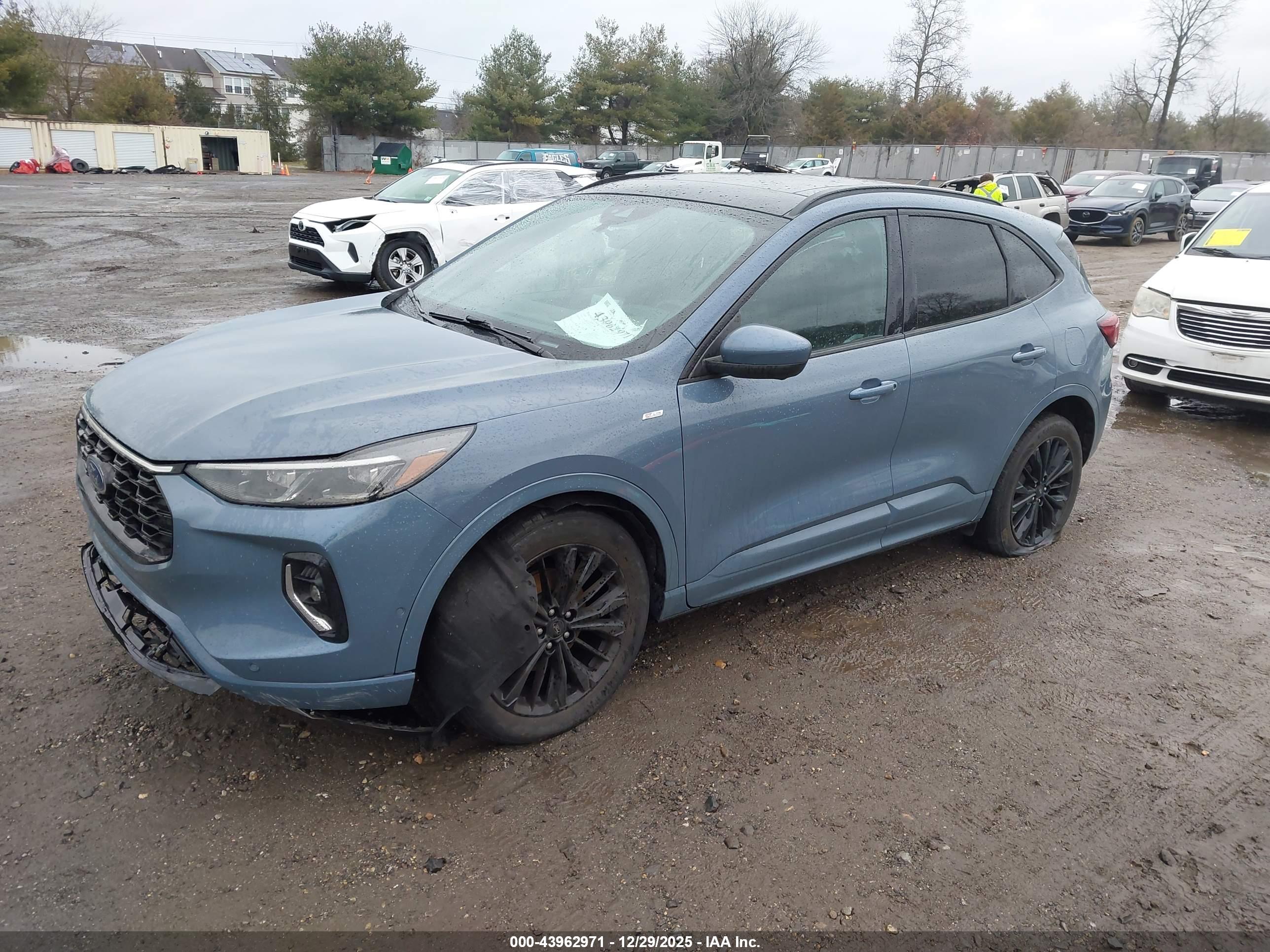 FORD ESCAPE image 2