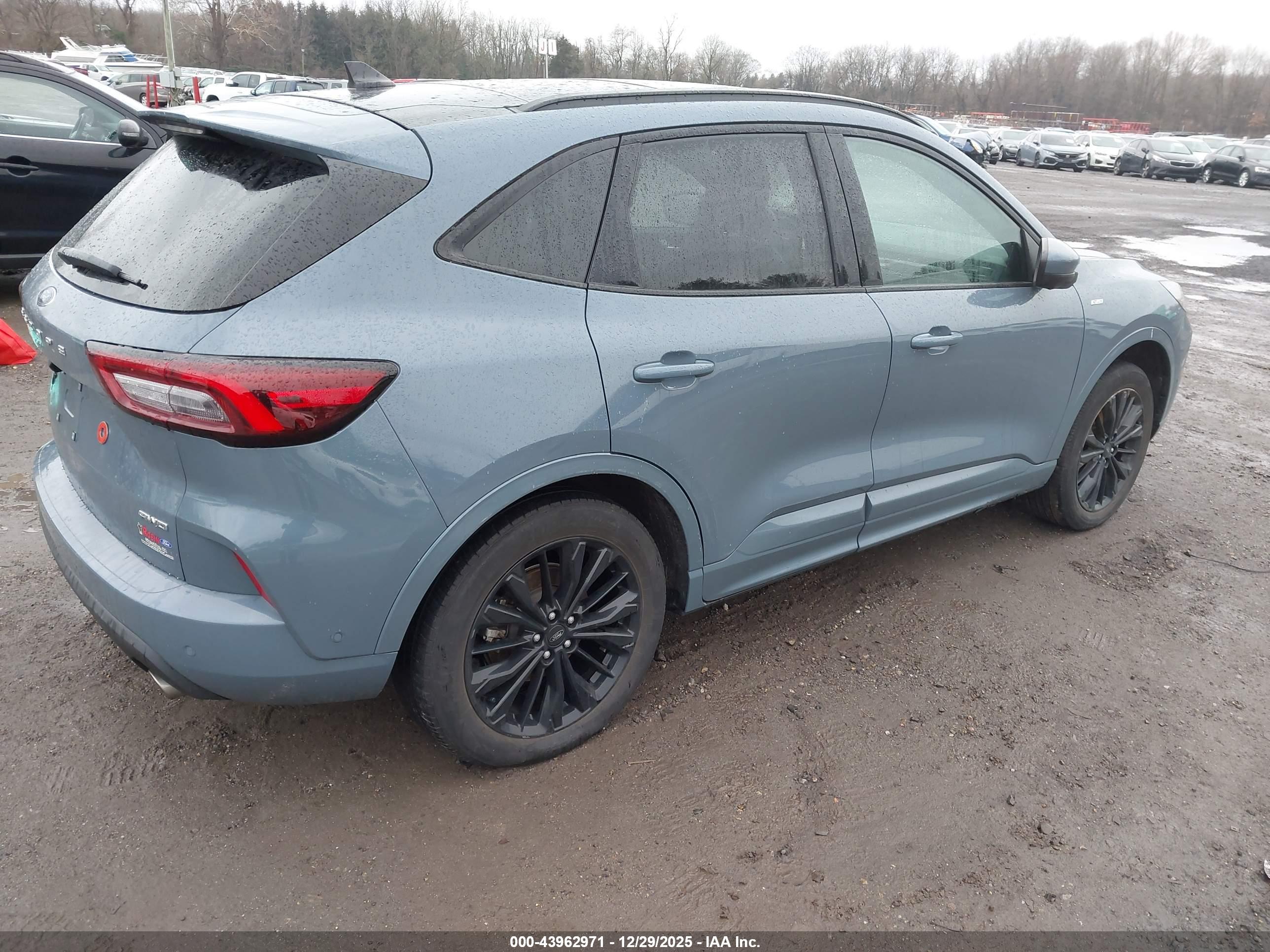 FORD ESCAPE image 4