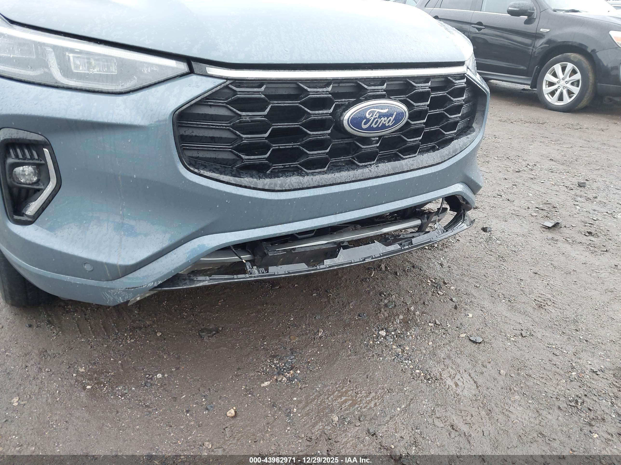 FORD ESCAPE image 6