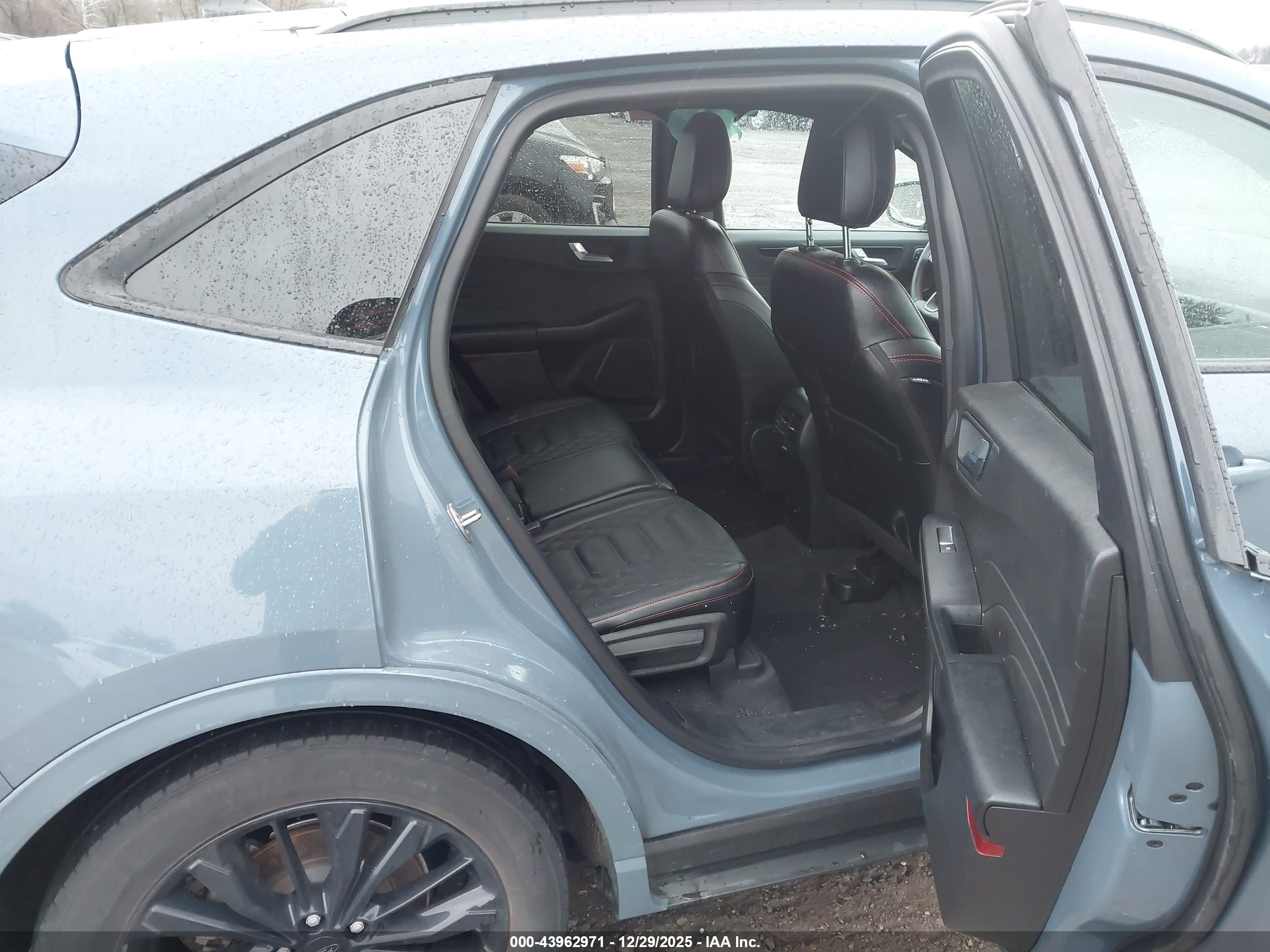 FORD ESCAPE image 8