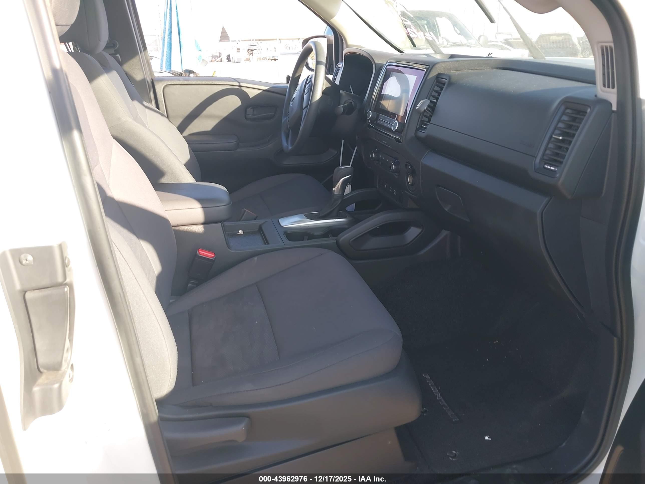 NISSAN FRONTIER image 5