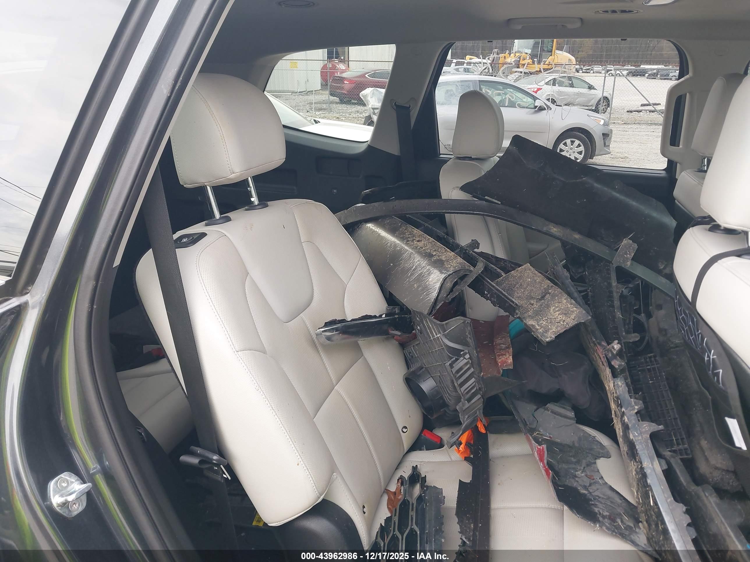 KIA TELLURIDE image 8