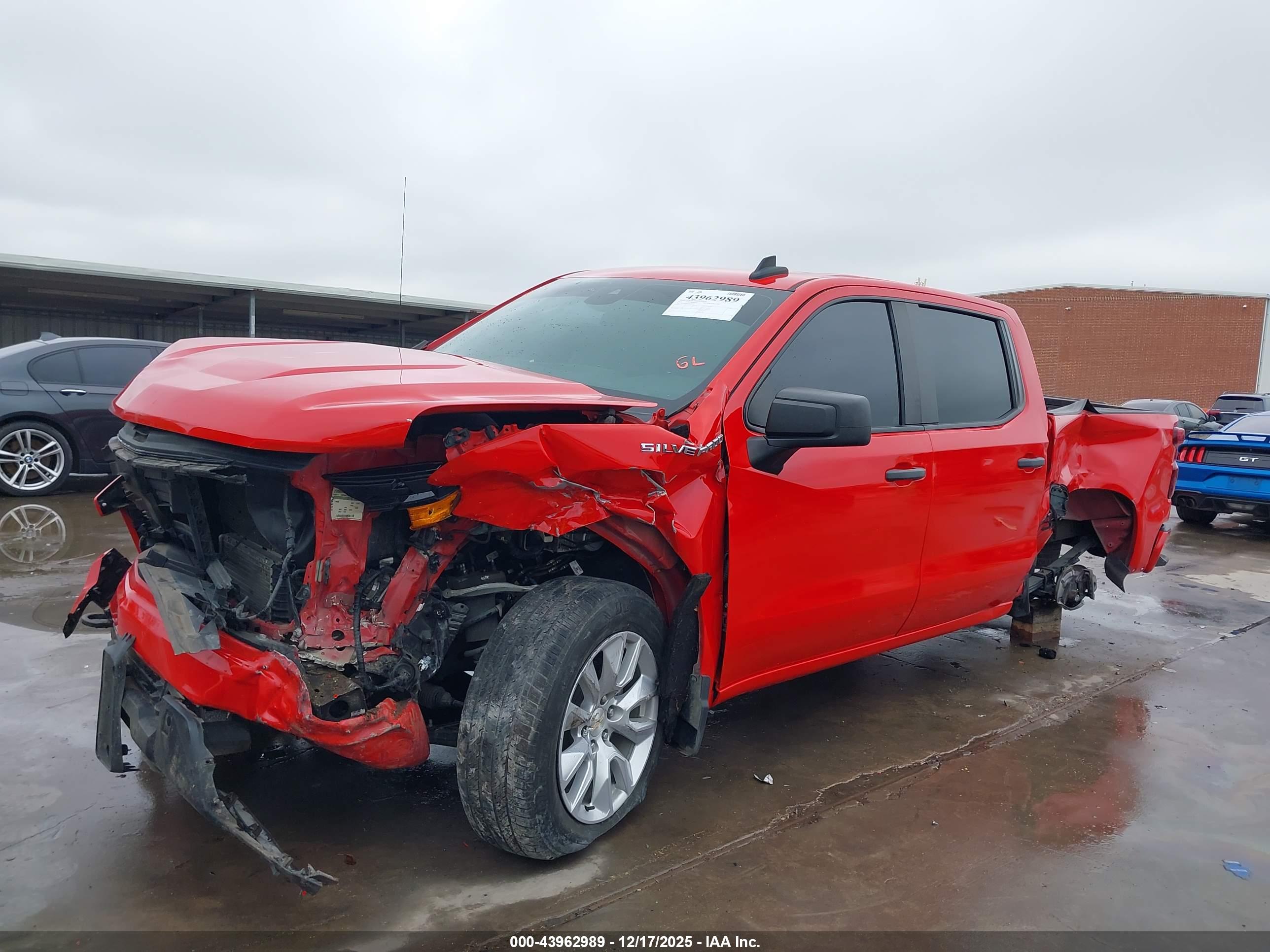 CHEVROLET SILVERADO image 2
