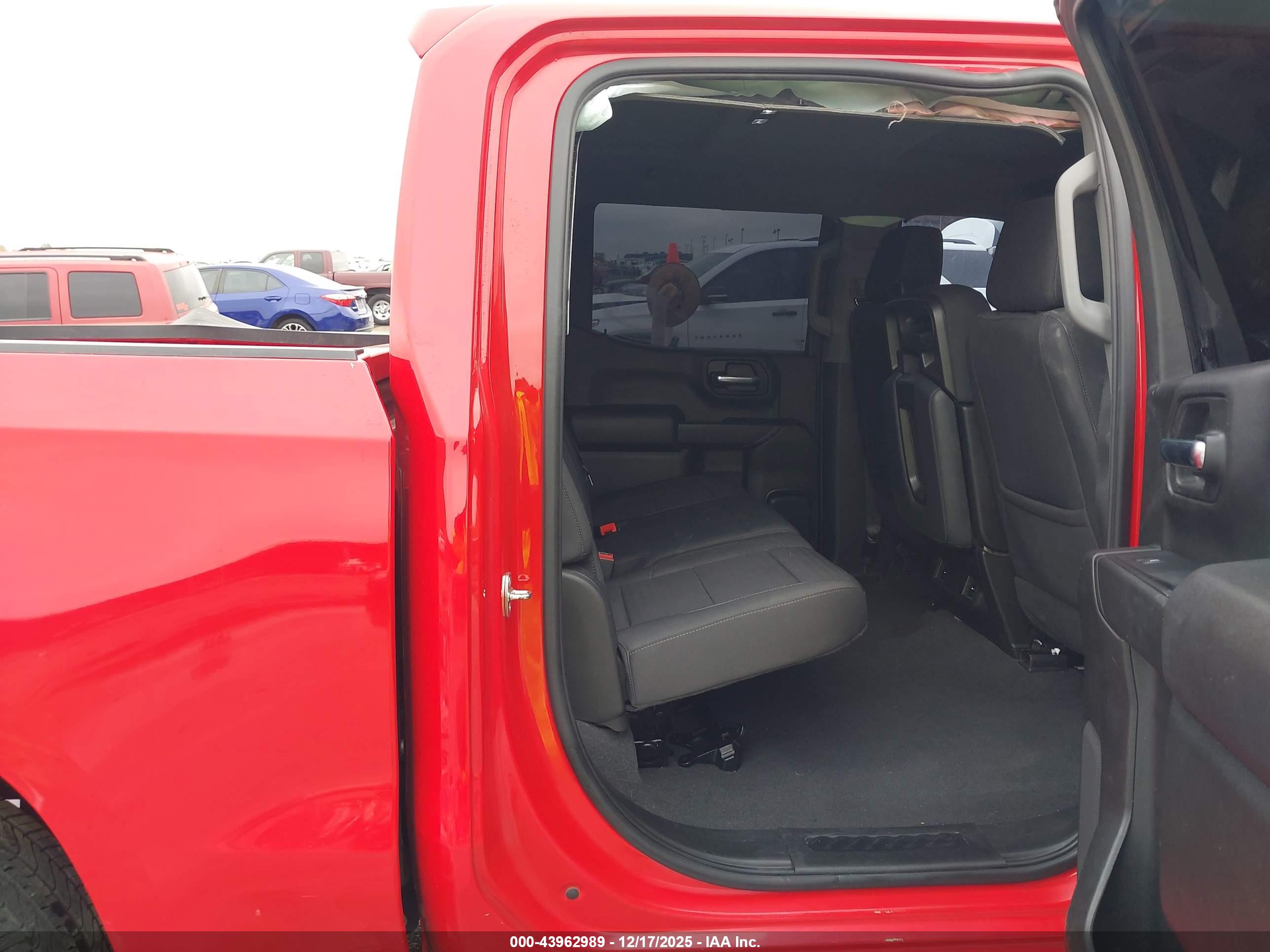 CHEVROLET SILVERADO image 8