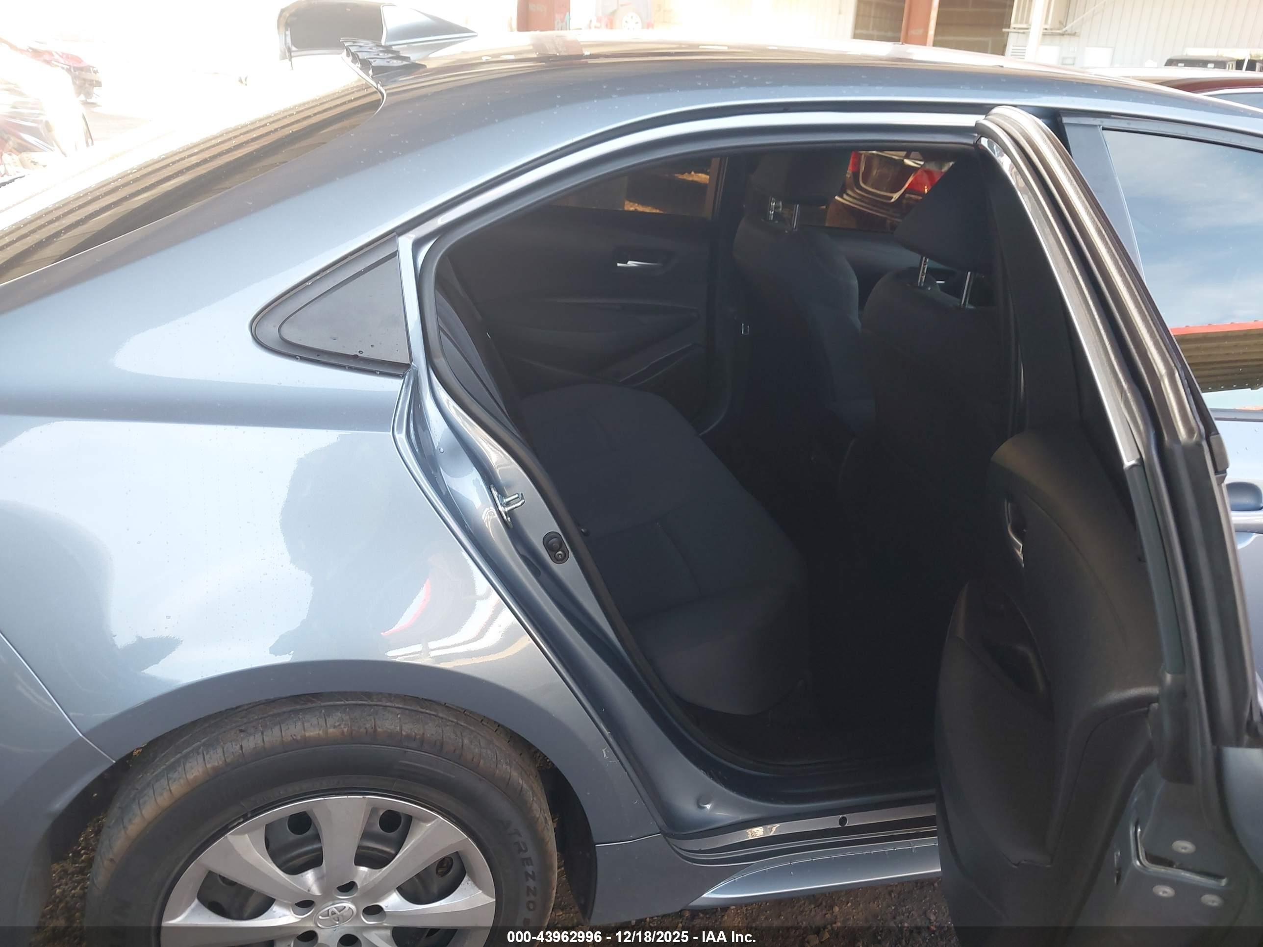 TOYOTA COROLLA image 8