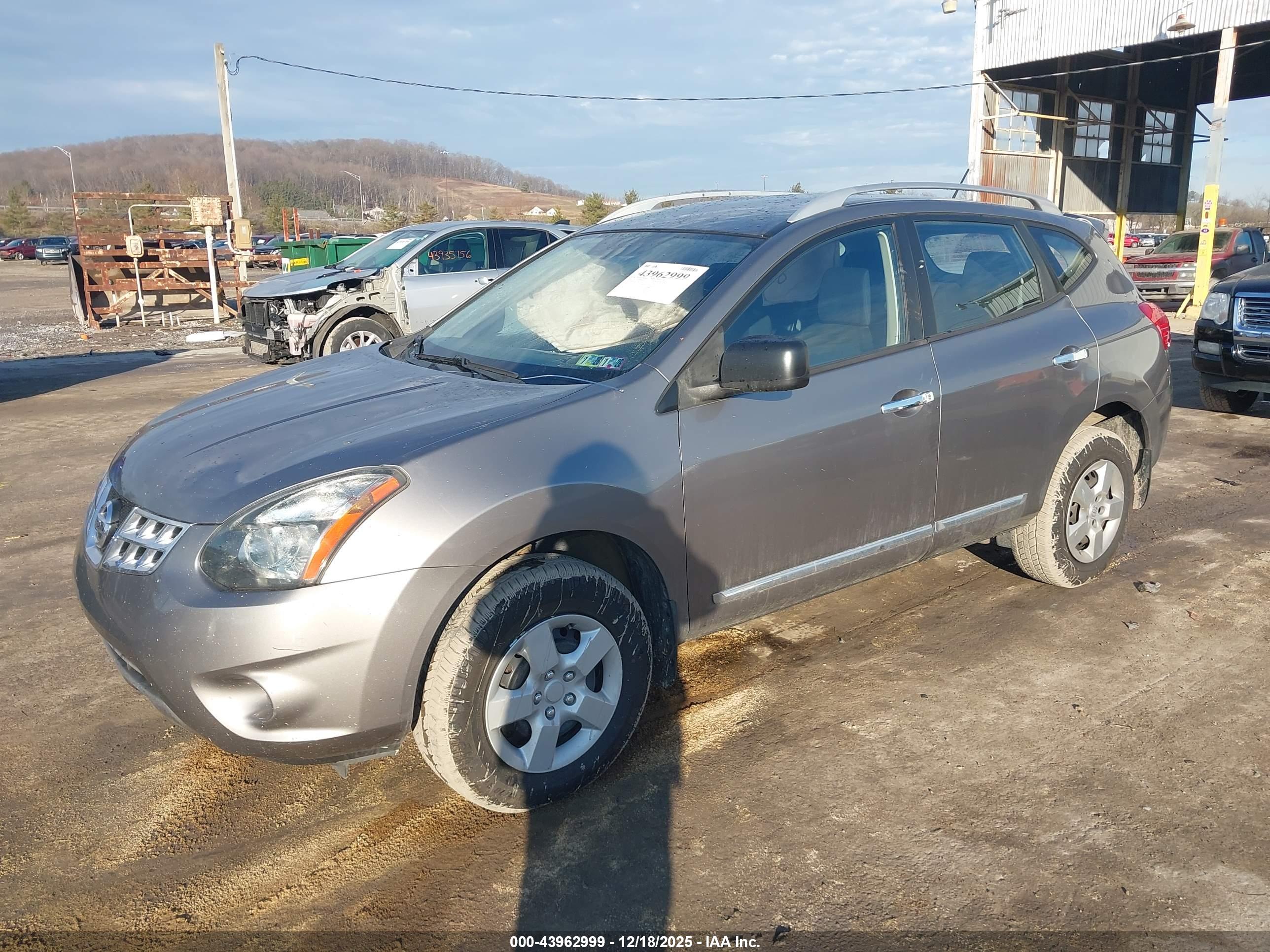 NISSAN ROGUE image 2