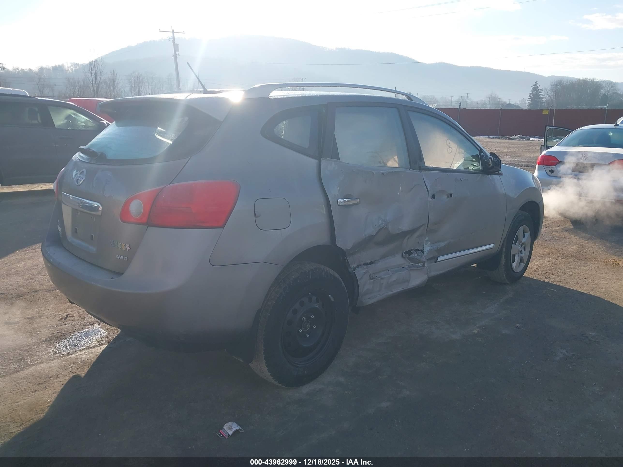 NISSAN ROGUE image 4
