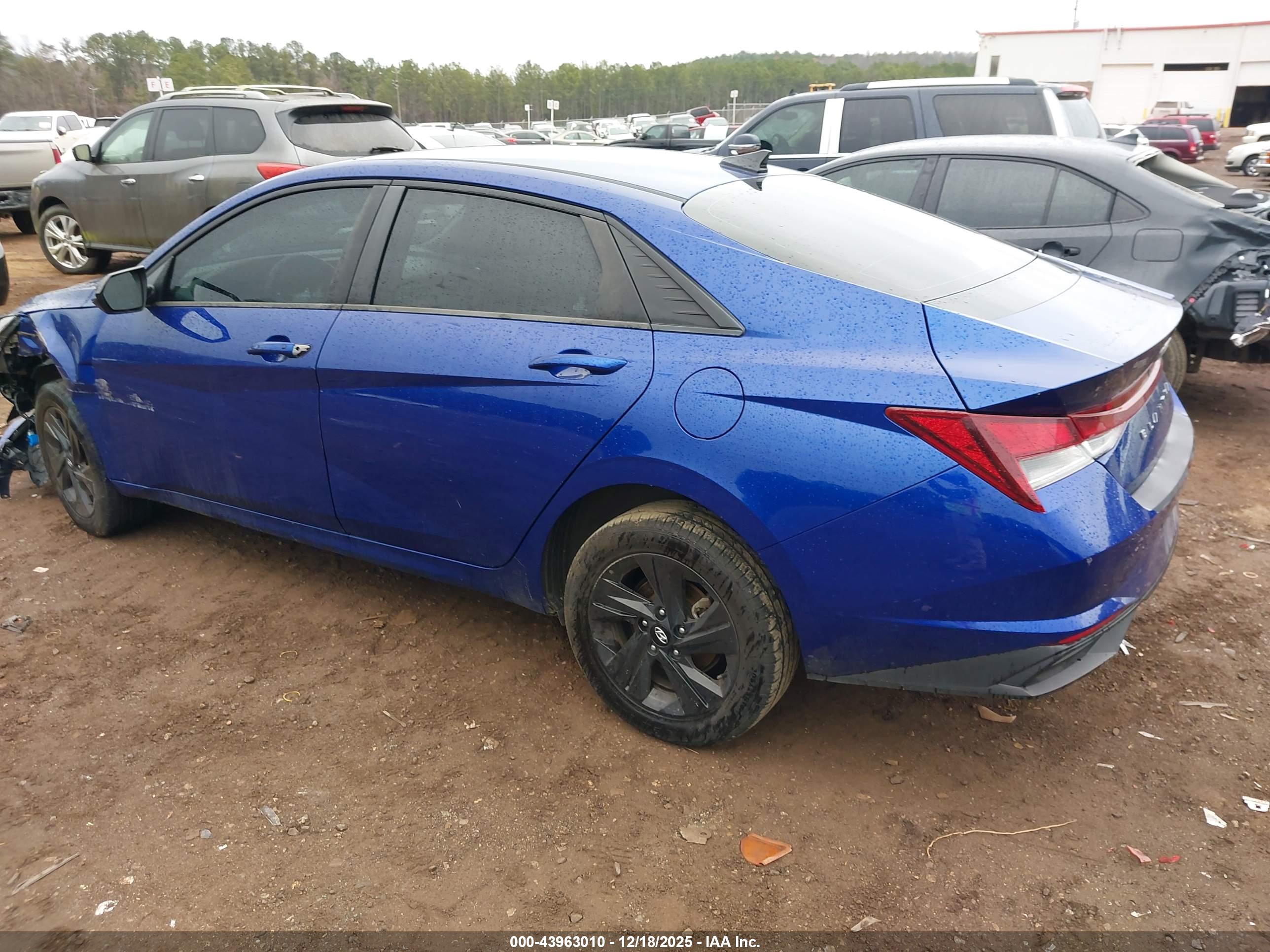 HYUNDAI ELANTRA image 3