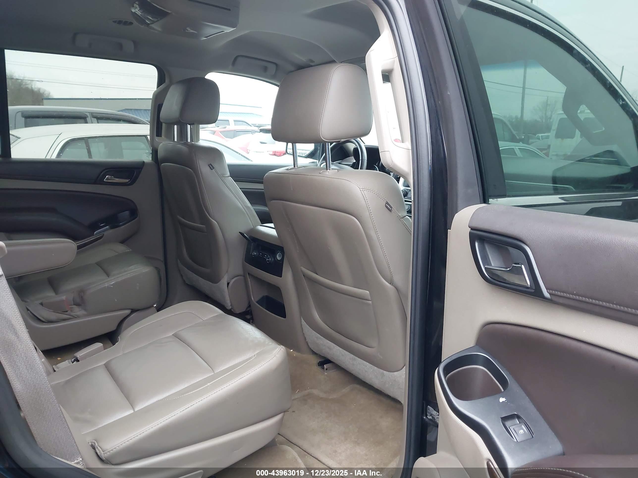 CHEVROLET TAHOE image 8