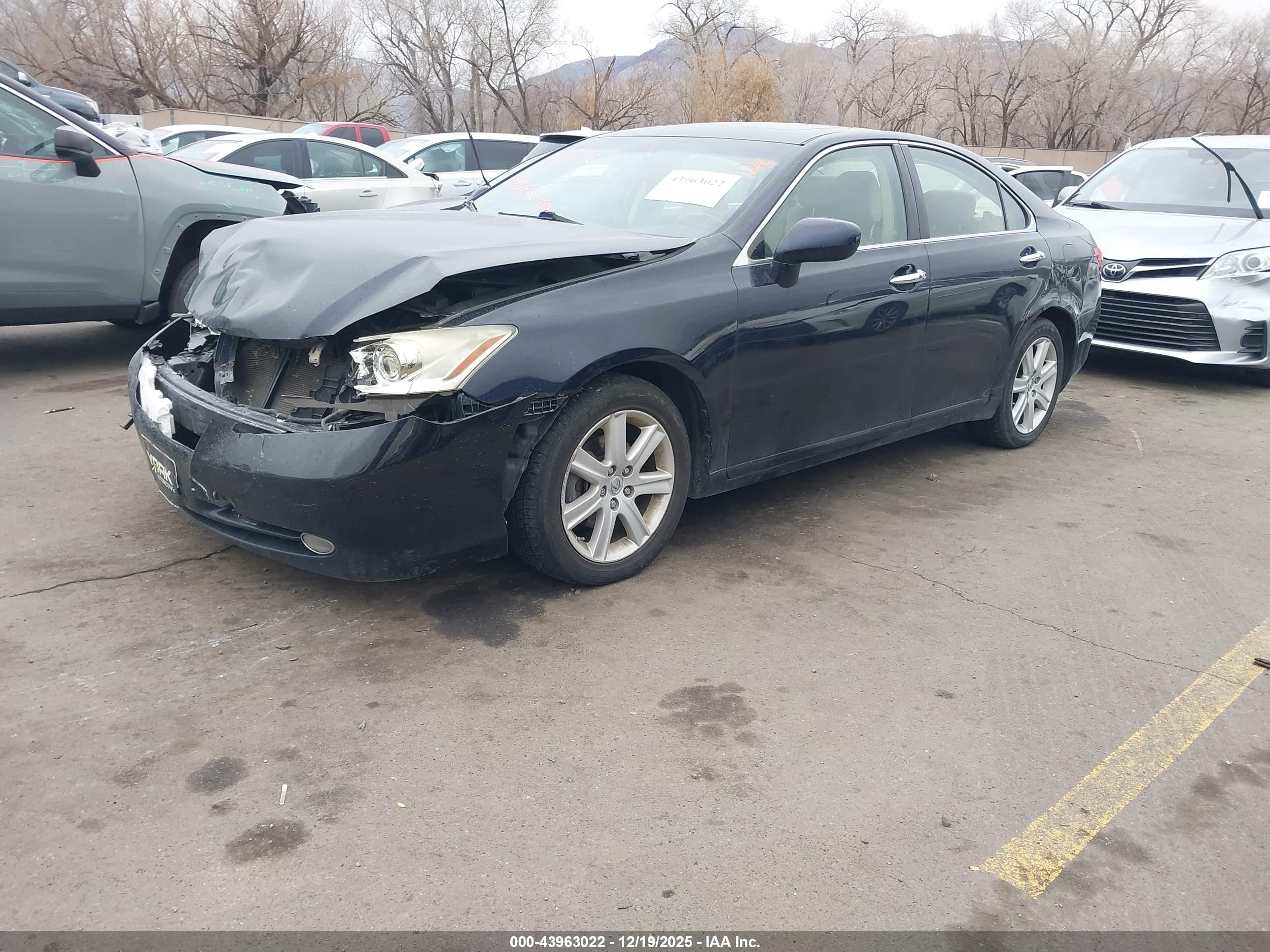 LEXUS ES image 2
