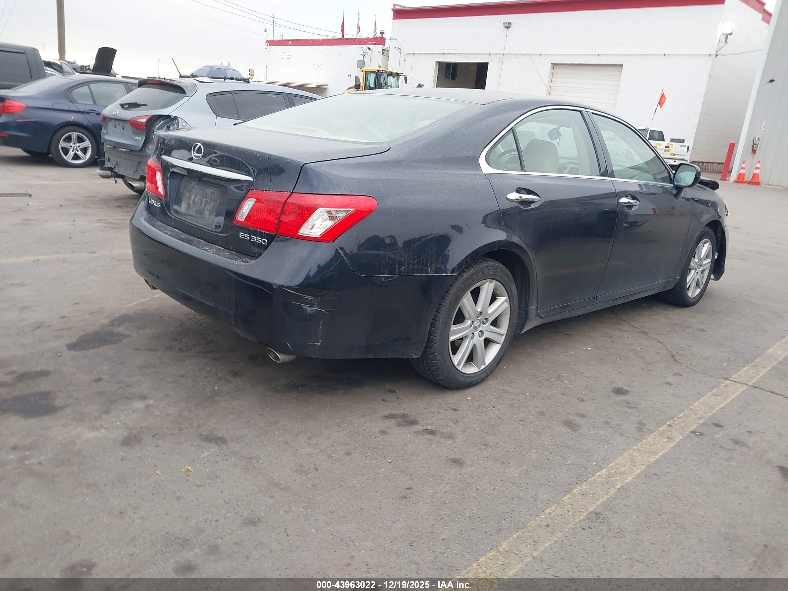 LEXUS ES image 4