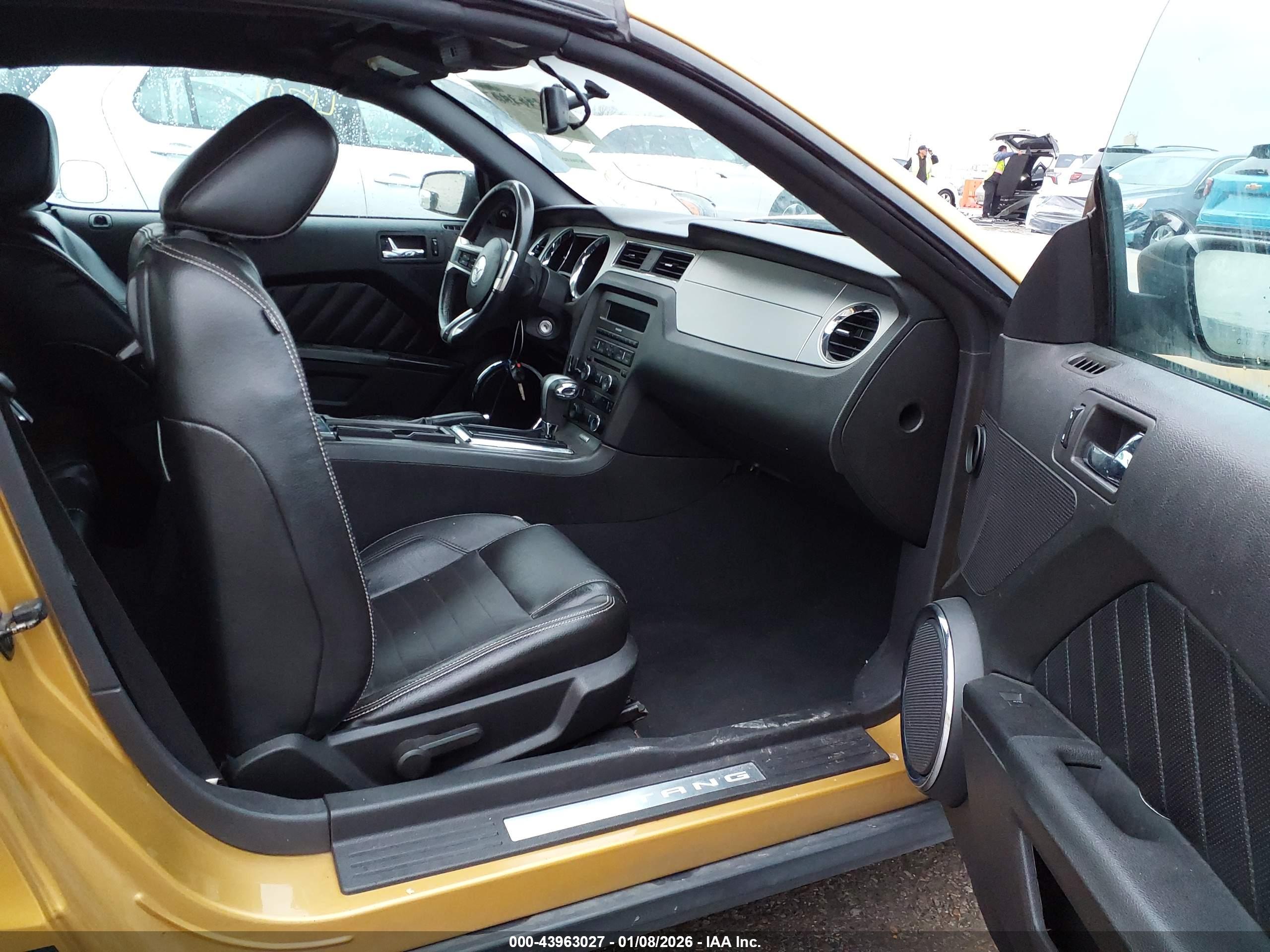 FORD MUSTANG image 5