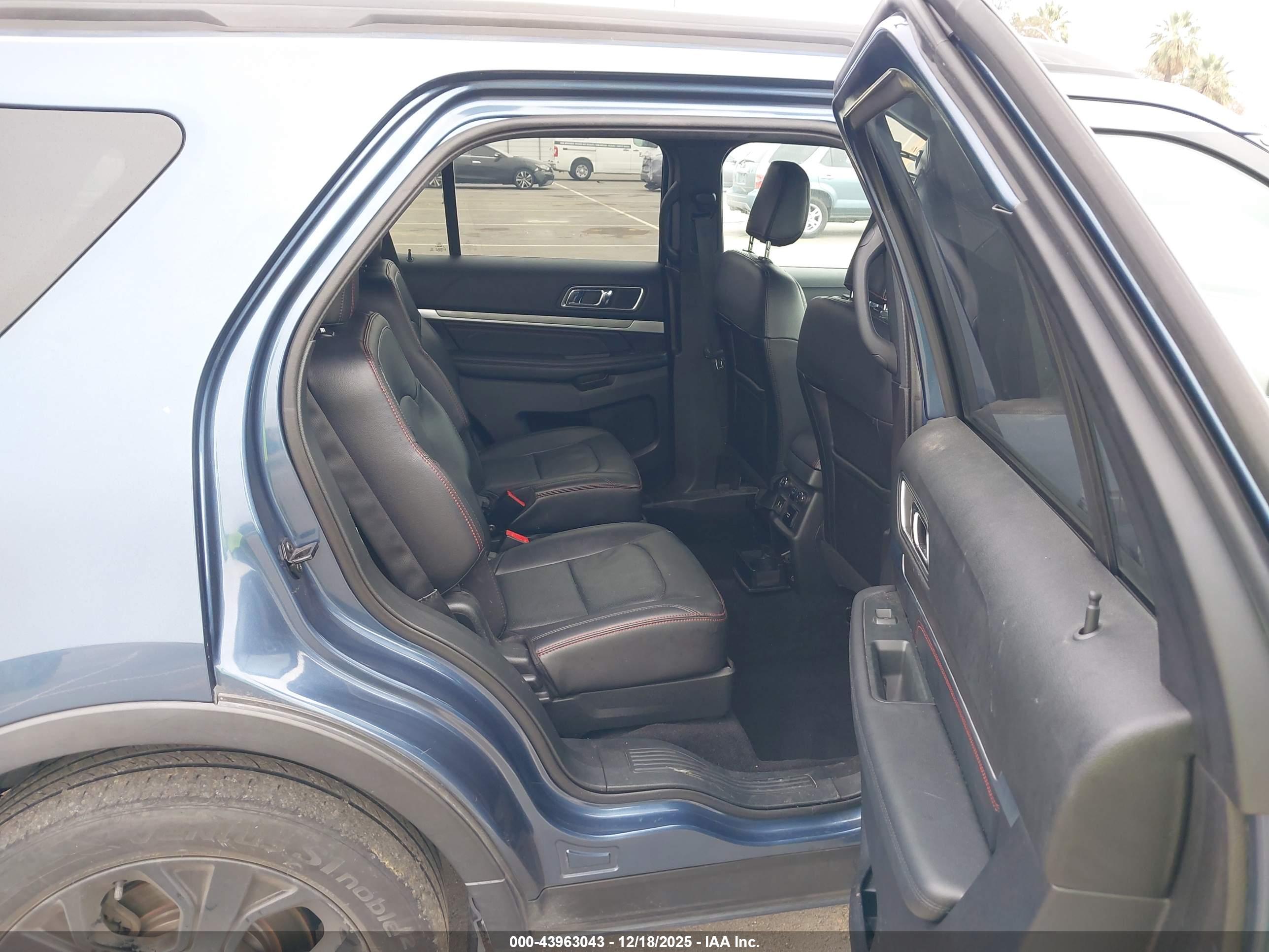 FORD EXPLORER image 8