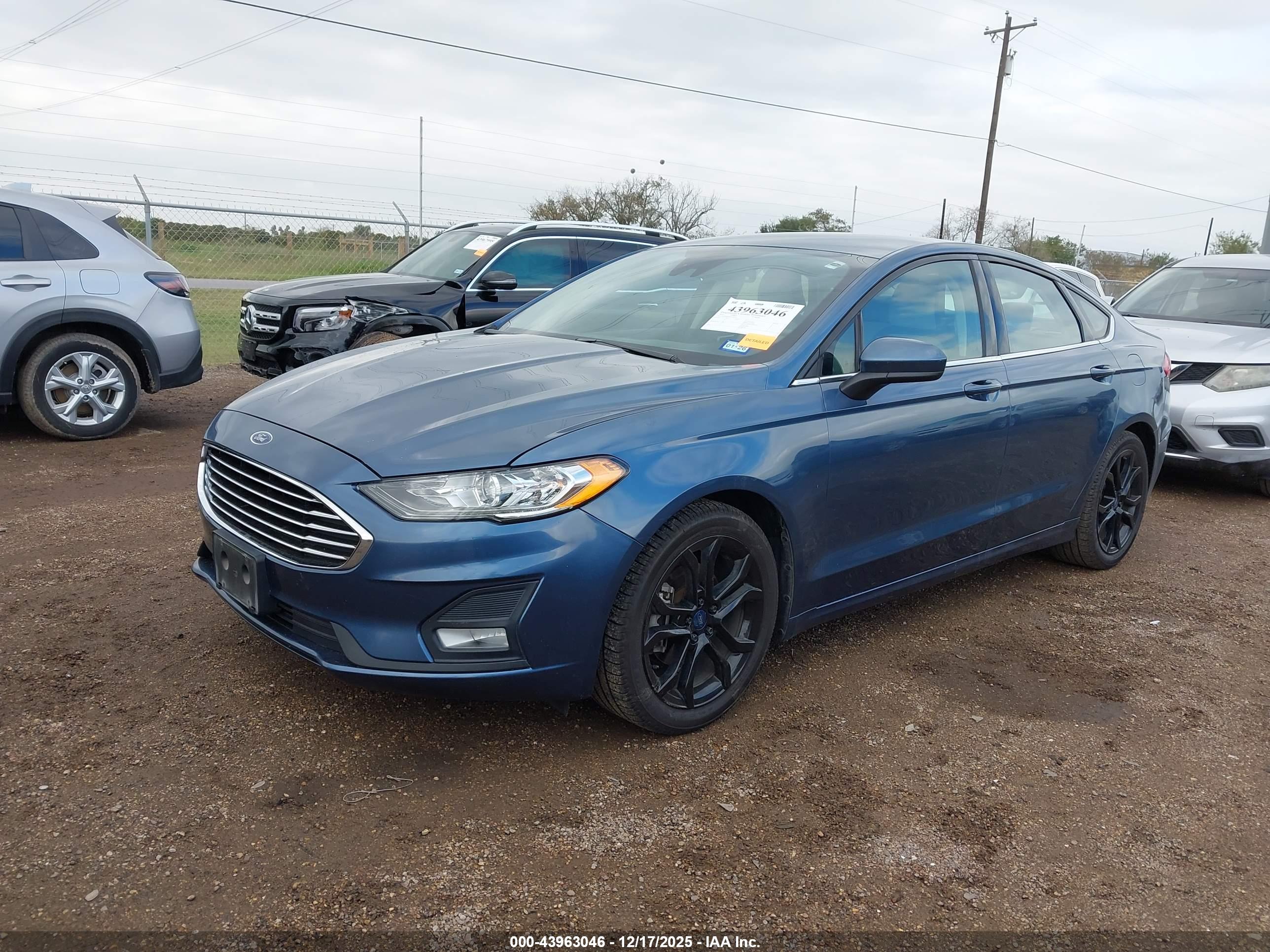 FORD FUSION image 2