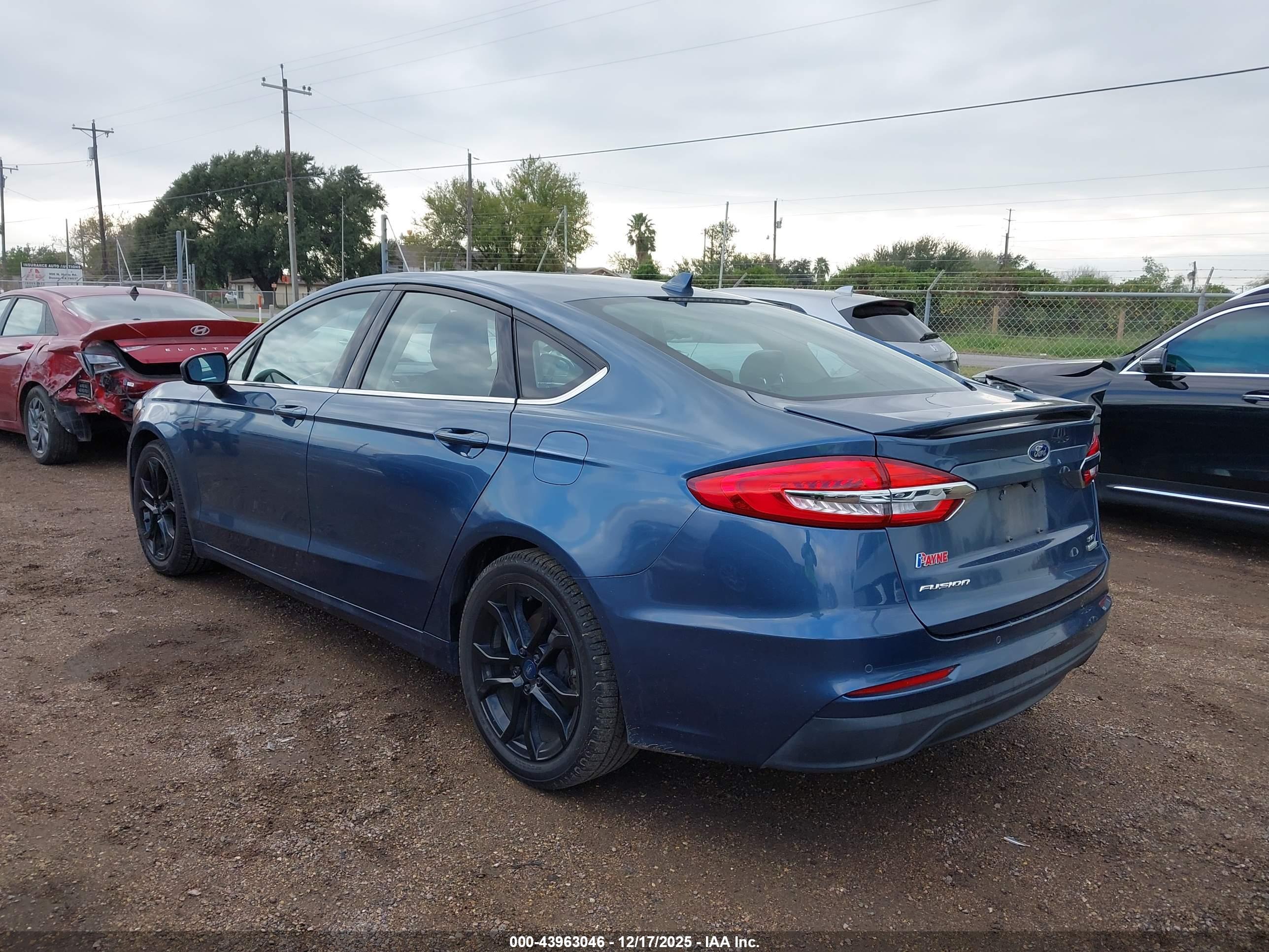 FORD FUSION image 3
