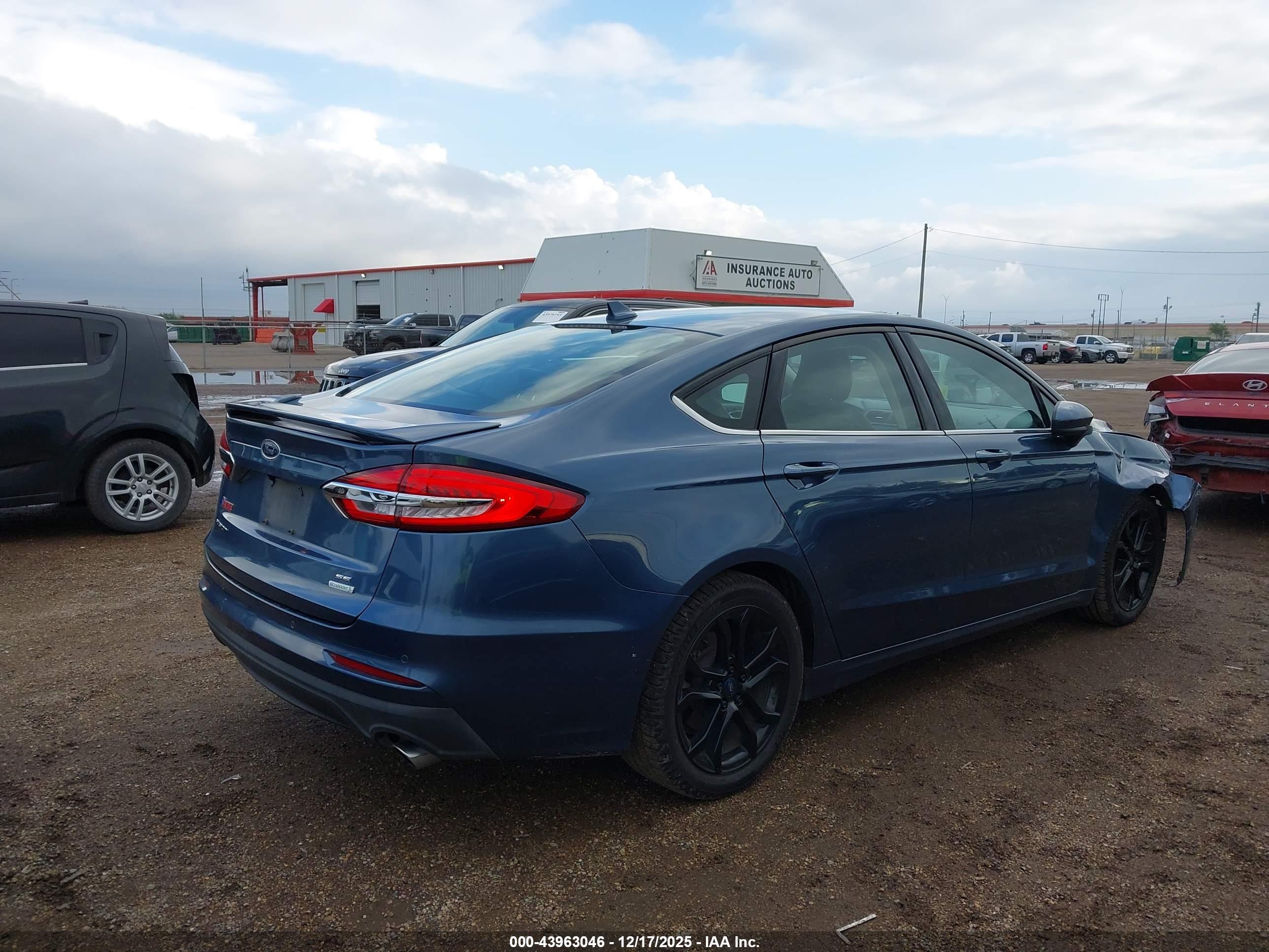 FORD FUSION image 4